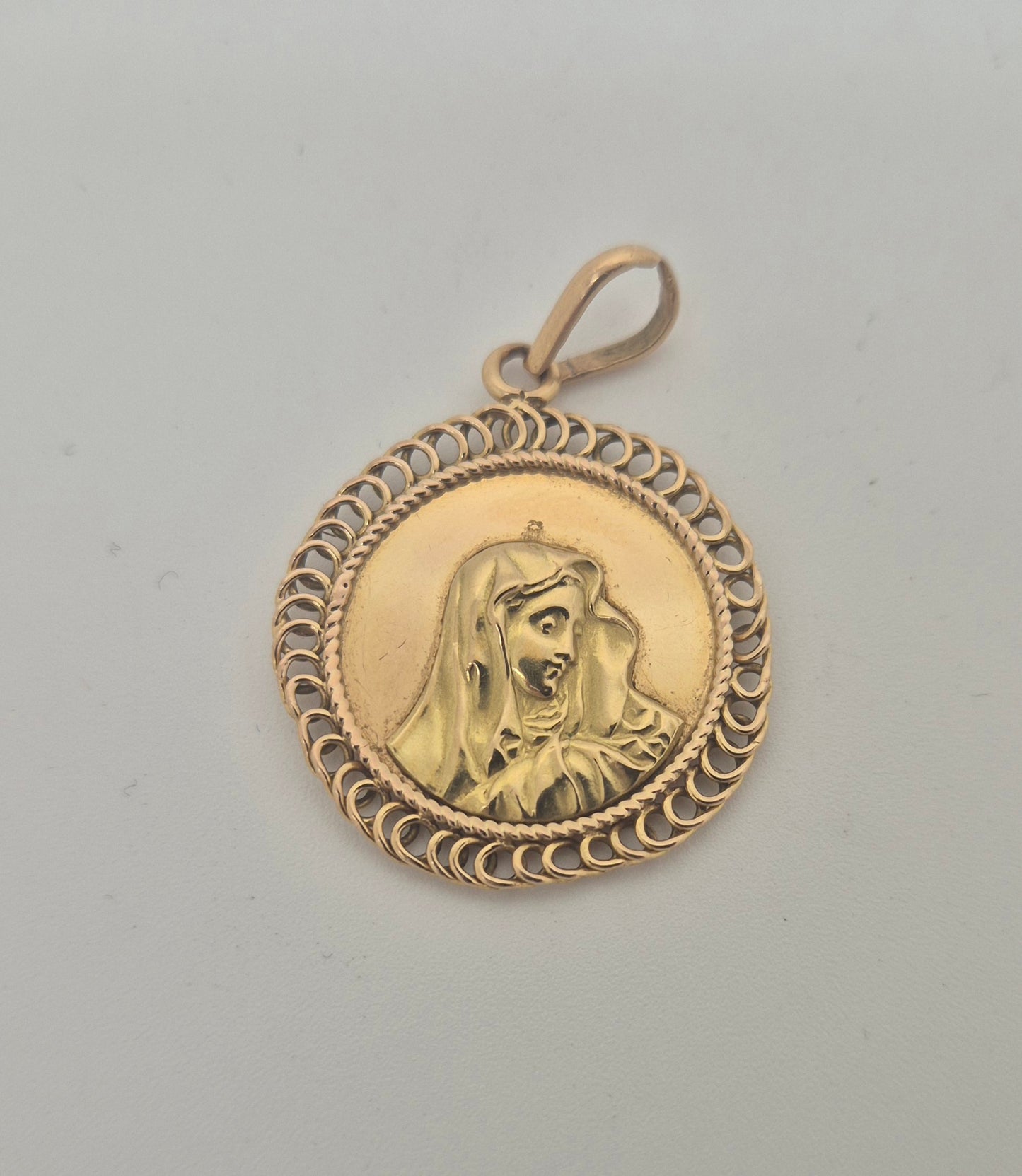 Pendentif Médaille Vierge en Or Jaune 18k 3.97grs