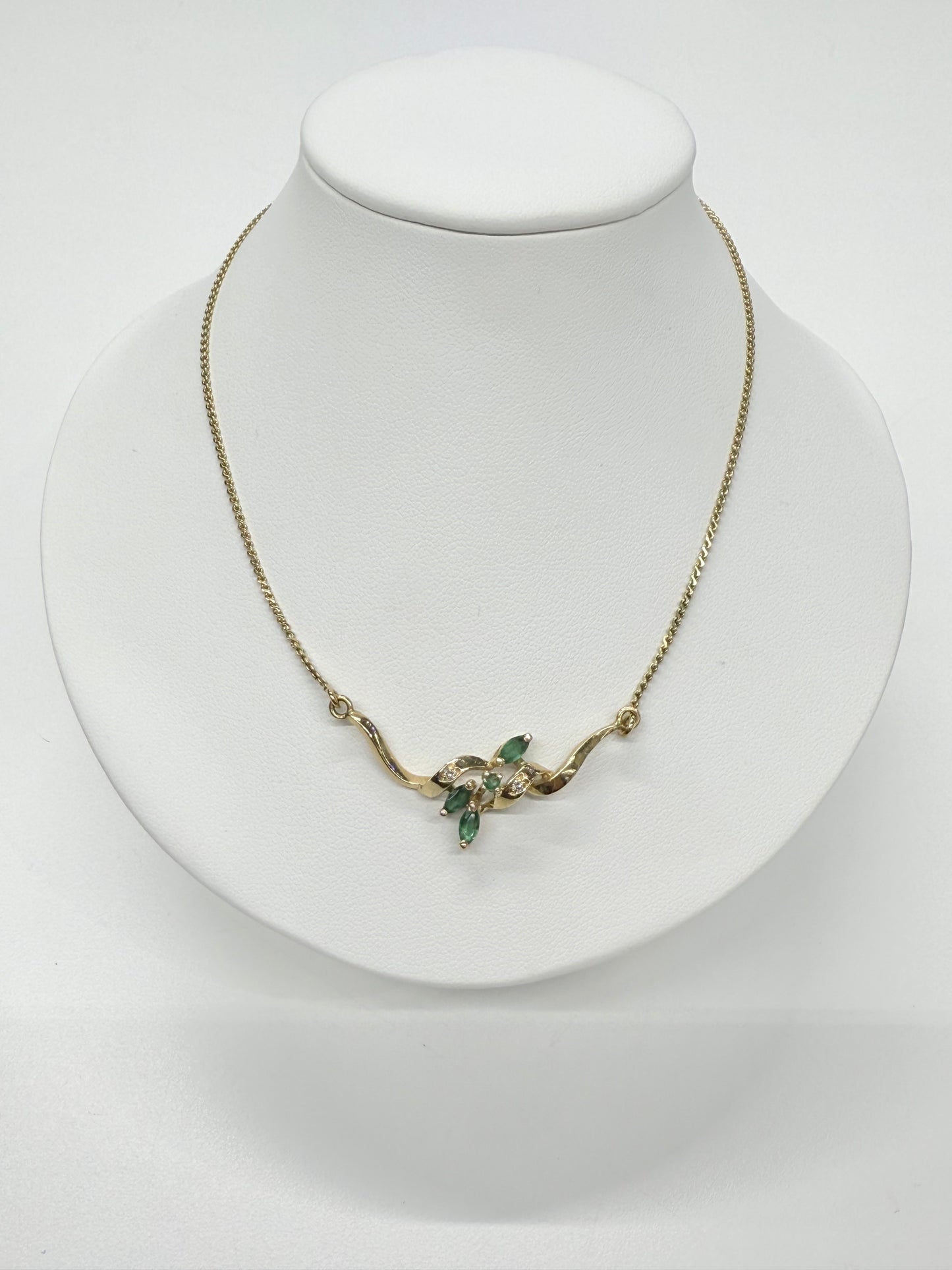 Collier Princesse Or Jaune 18k avec Emeraudes et Diamants