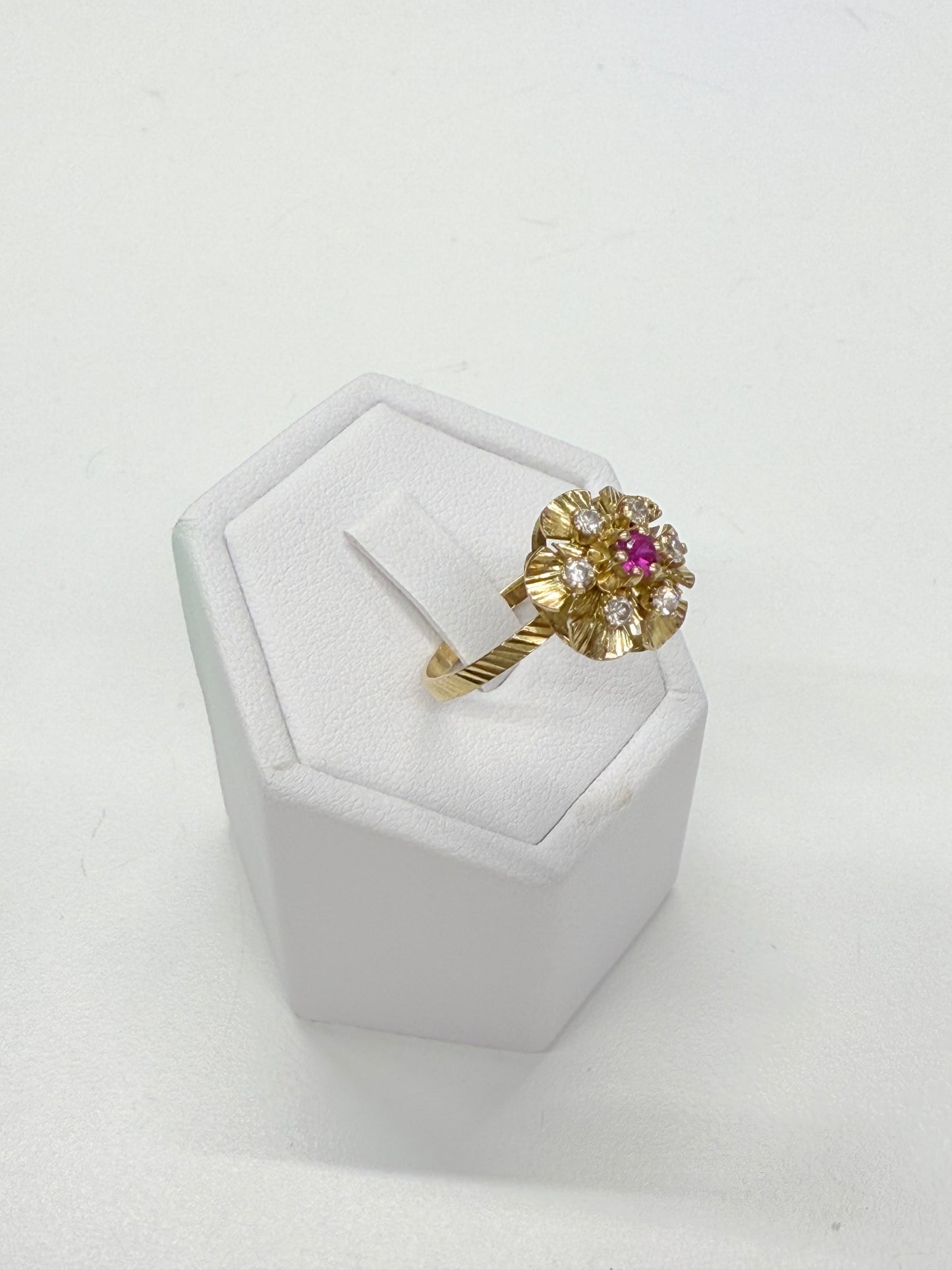 Bague Chou en Or jaune 18k avec rubis et zirconiums