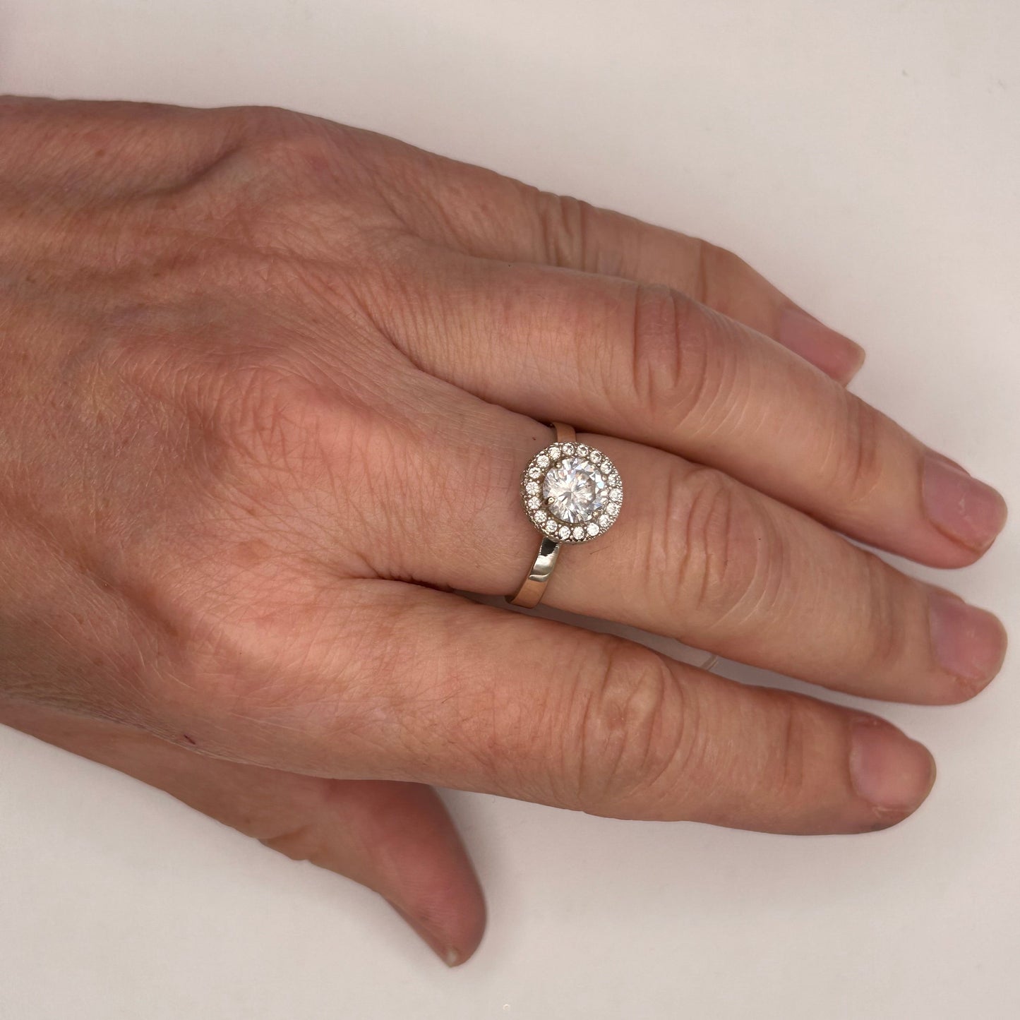 Bague Or blanc avec Oxyde de Zirconium T58