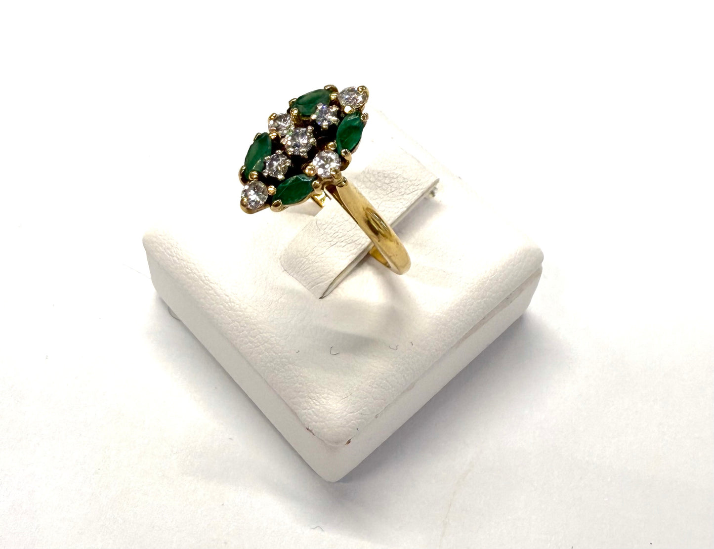 Bague en Or jaune 18k avec diamants et émeraudes