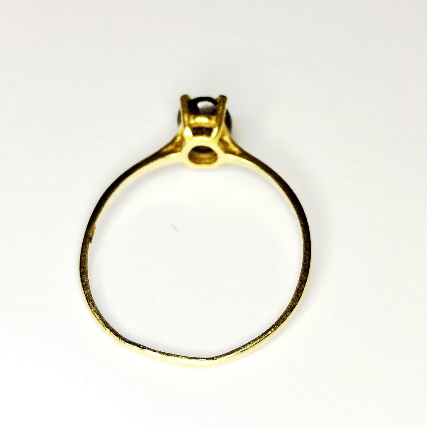 Bague en or jaune 18 carats avec grenat – T 58