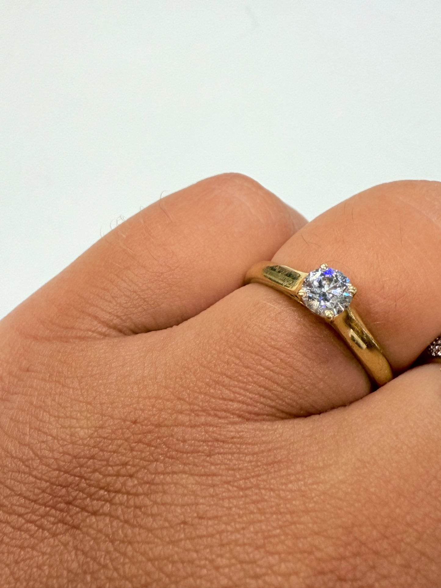 Solitaire en Or jaune 18k avec diamant de 0.44 carats