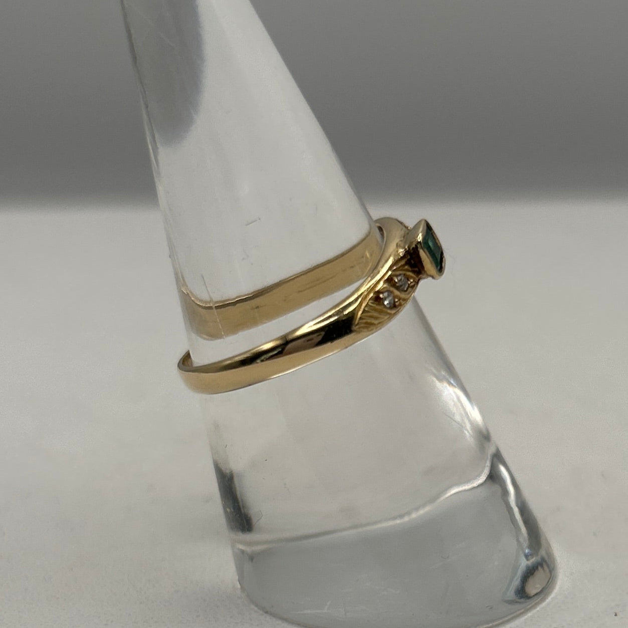 Bague émeraude et diamants en Or 18K T.55