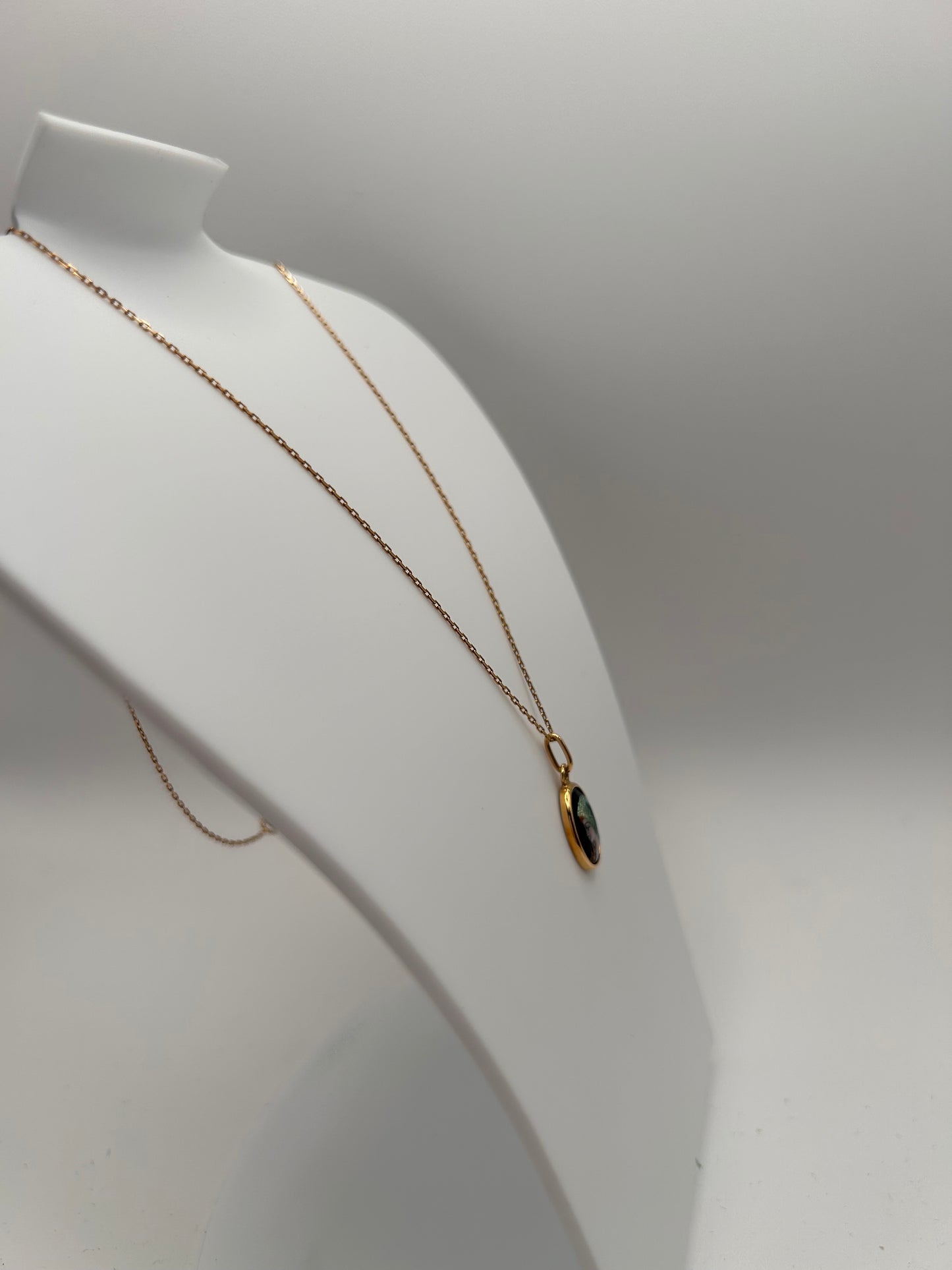 Collier Princesse en Or Jaune 18K avec Médaillon en Émail - L 39 Cm