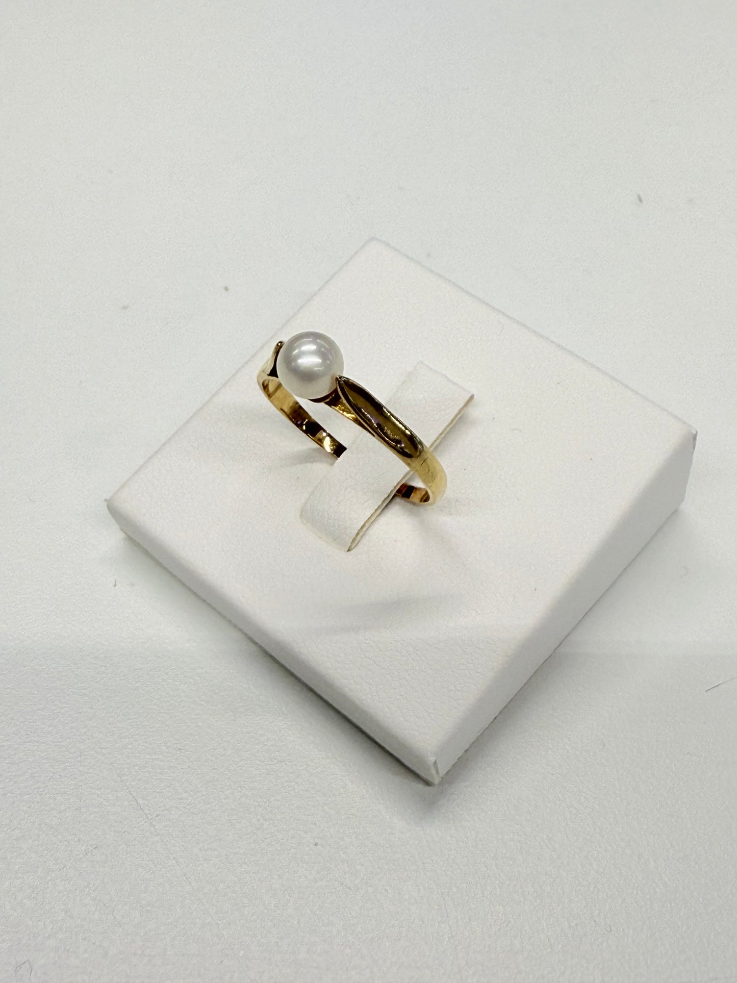 Bague en Or 18k avec perle d'eau douce