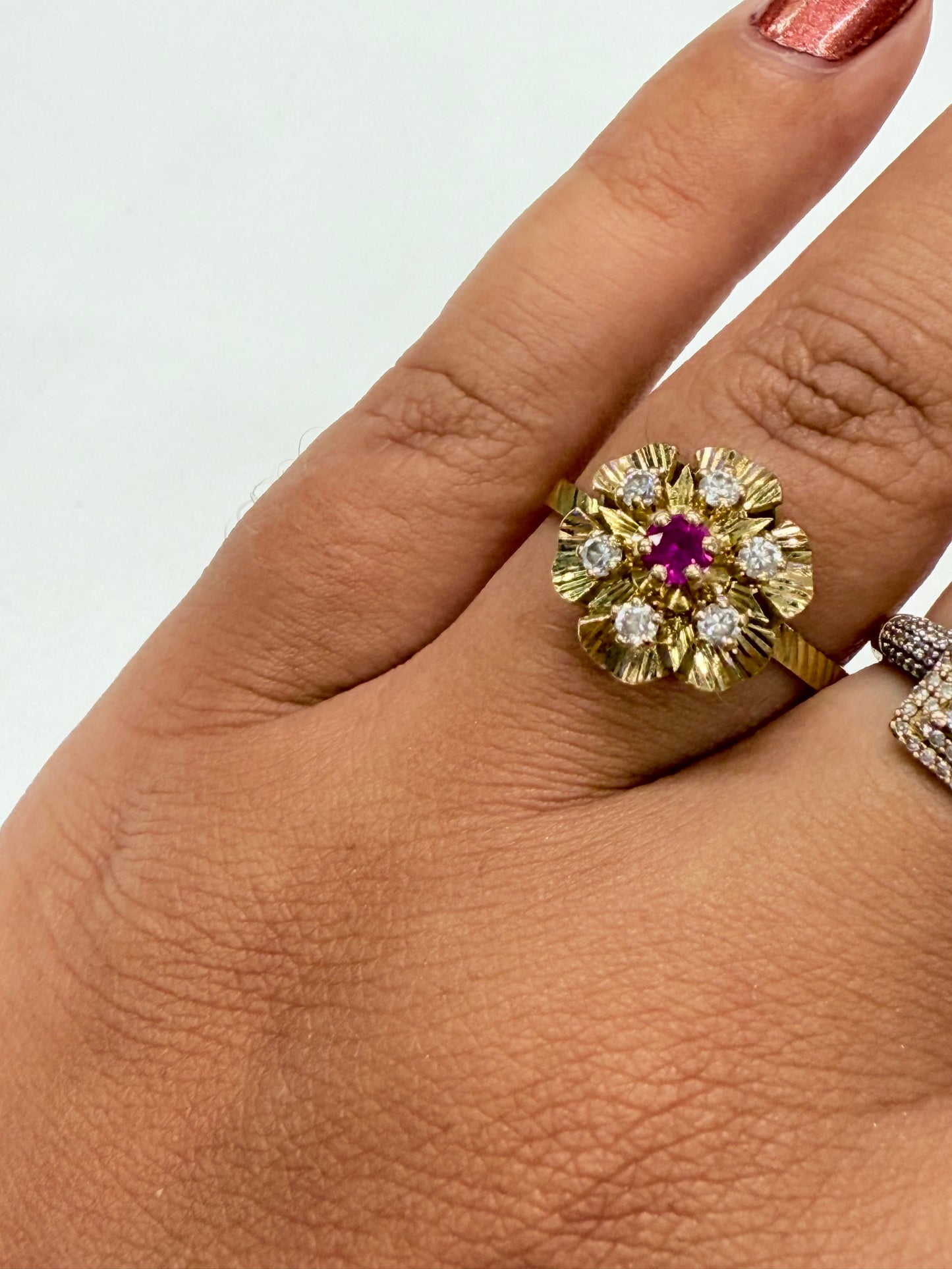 Bague Chou en Or jaune 18k avec rubis et zirconiums