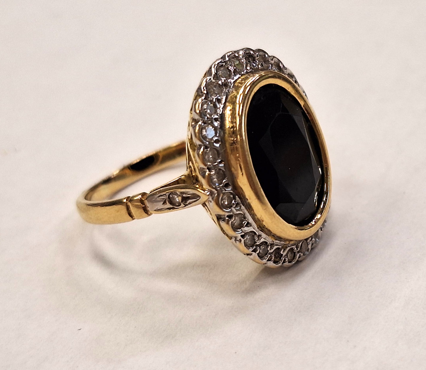 Bague Pompadour Vintage en Or Jaune 18K avec Saphir et Diamants