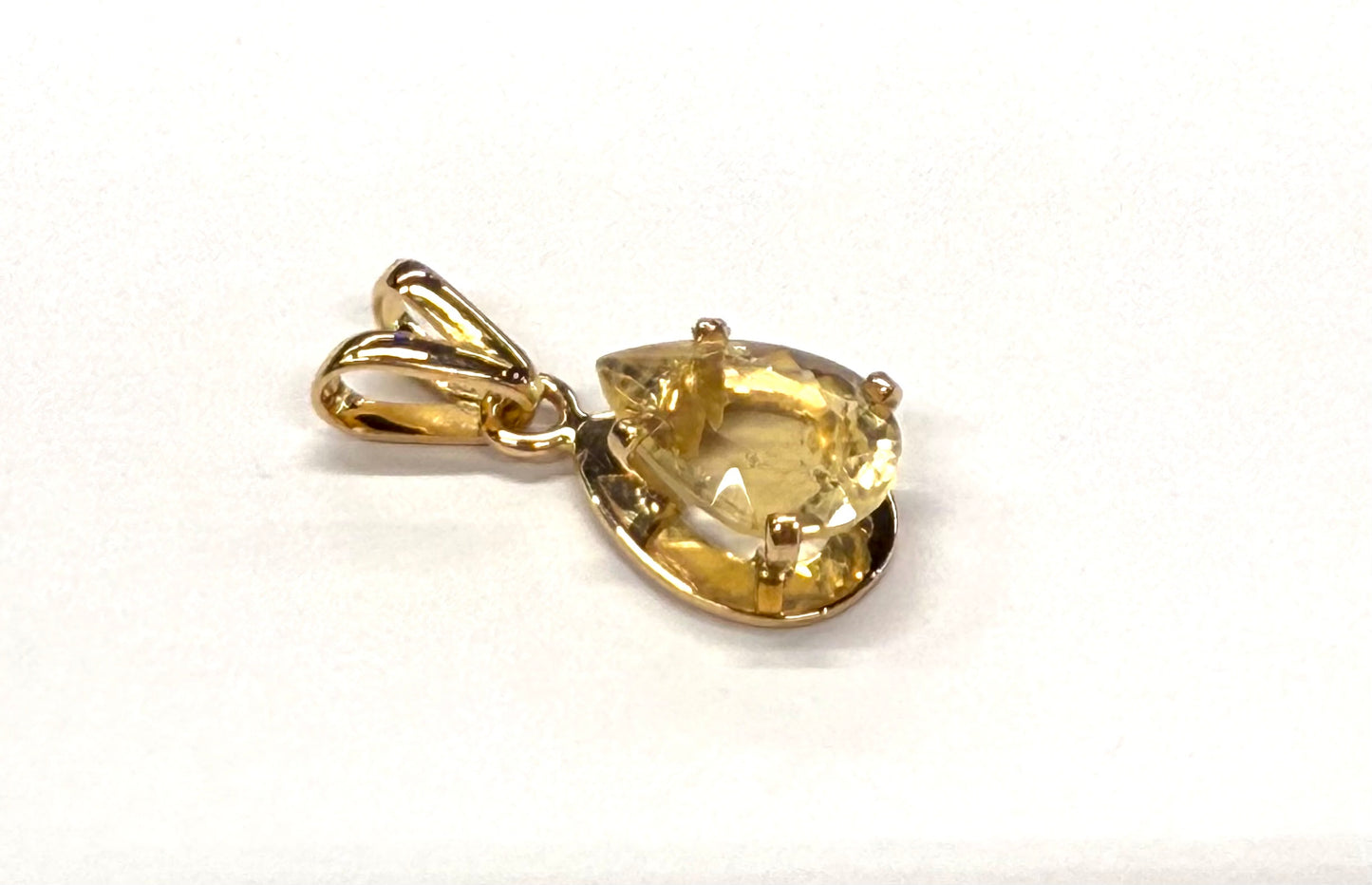 Pendentif en Or jaune 18k avec citrine