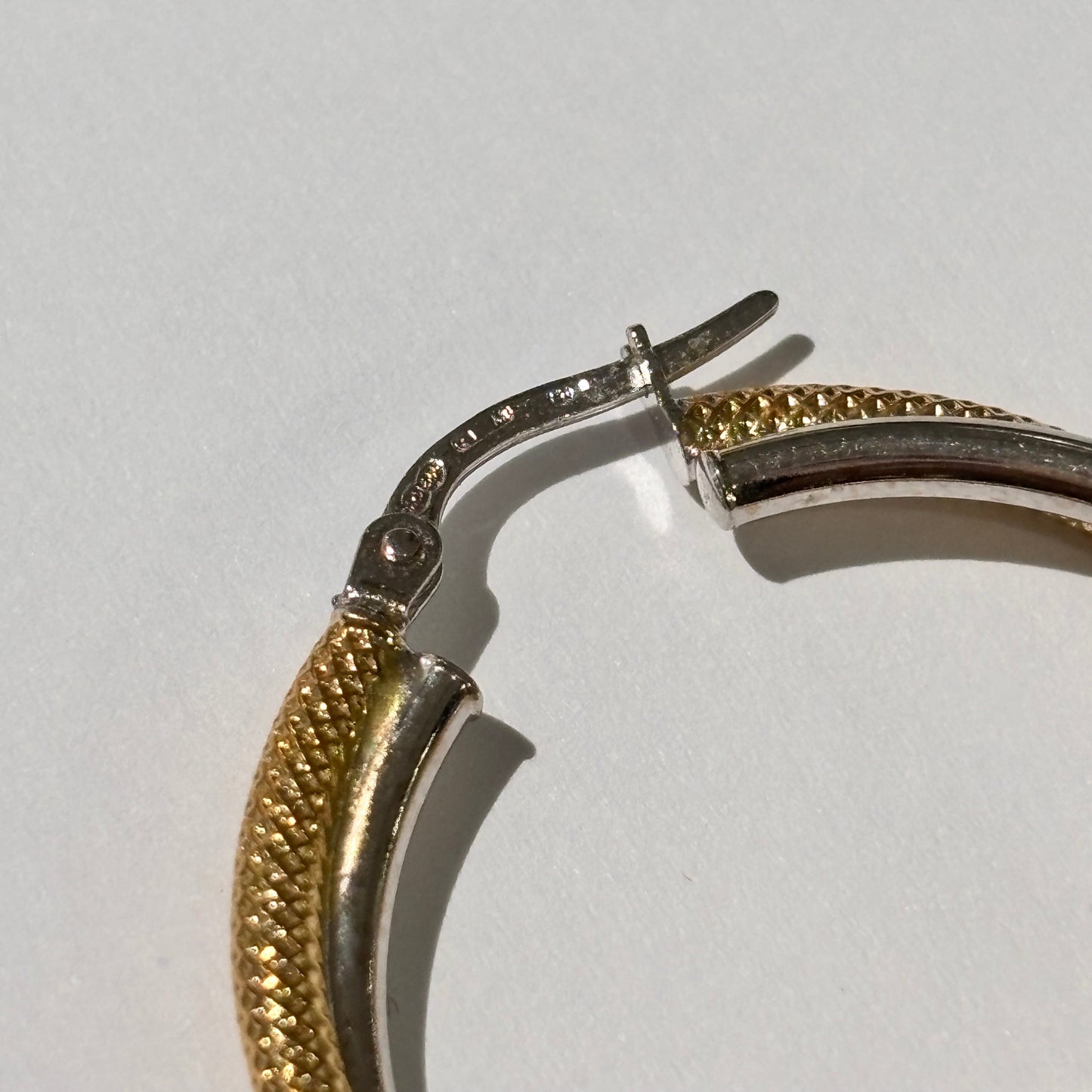 Boucles d'oreilles créoles en or jaune et blanc 18k - 4.34 Grs