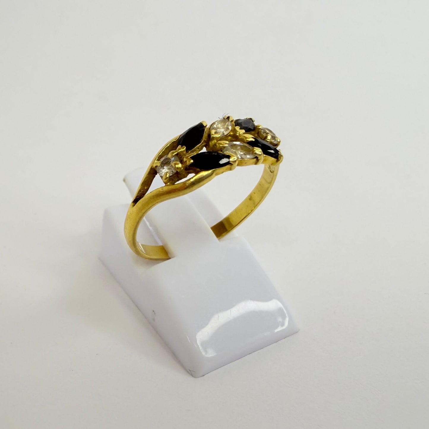 Bagues Or Jaune 18K avec Diamants et Saphir - 2.36 Grs