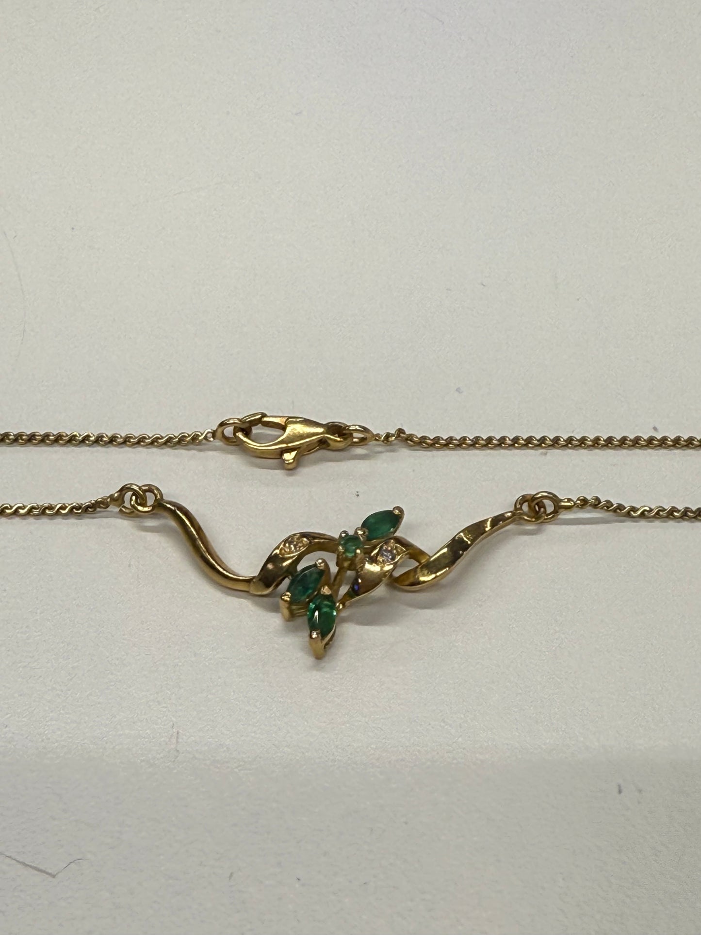 Collier Princesse Or Jaune 18k avec Emeraudes et Diamants