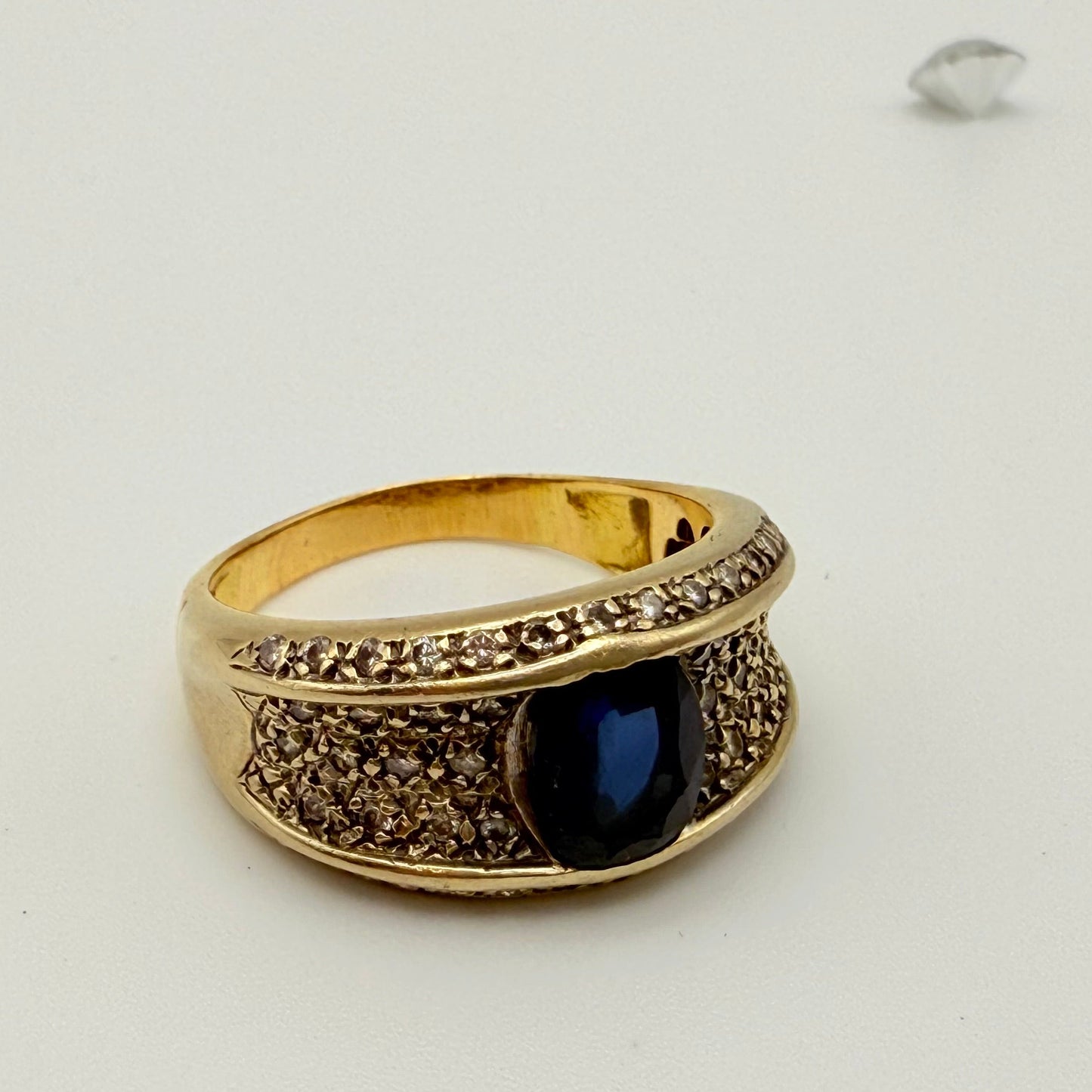 Bagues en Or Jaune 18k avec Saphir central - T 58