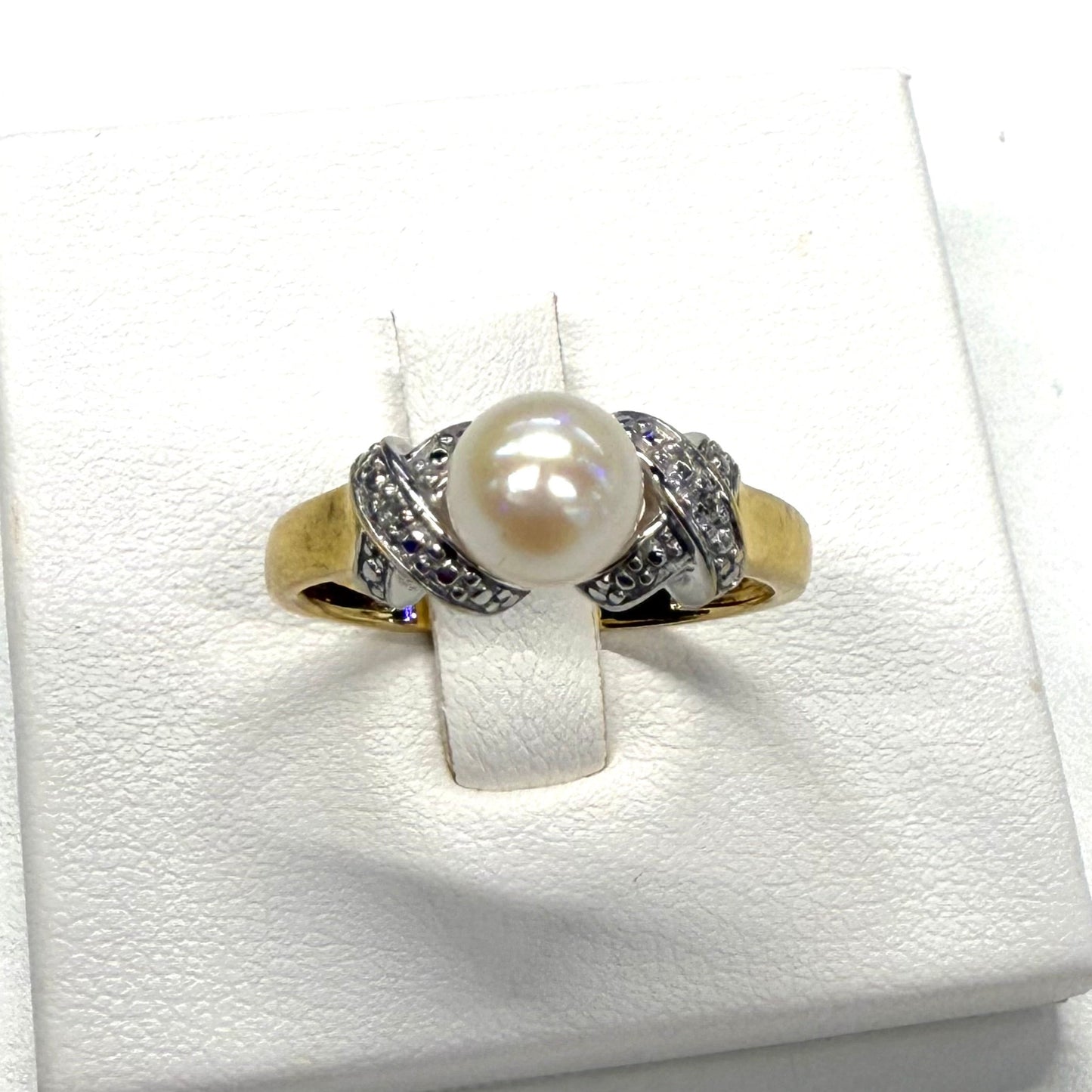 Bague perle d'eau douce et diamants en or 18k