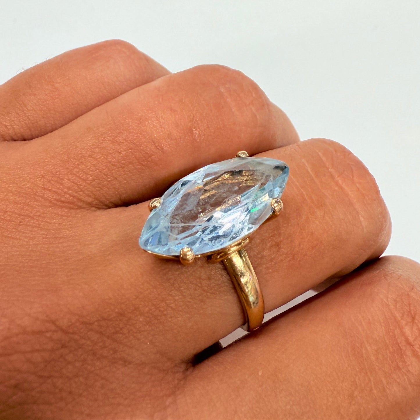 Bague Marquise Or Jaune 18K avec Aigue Marine 5.57 Grs - Taille 58