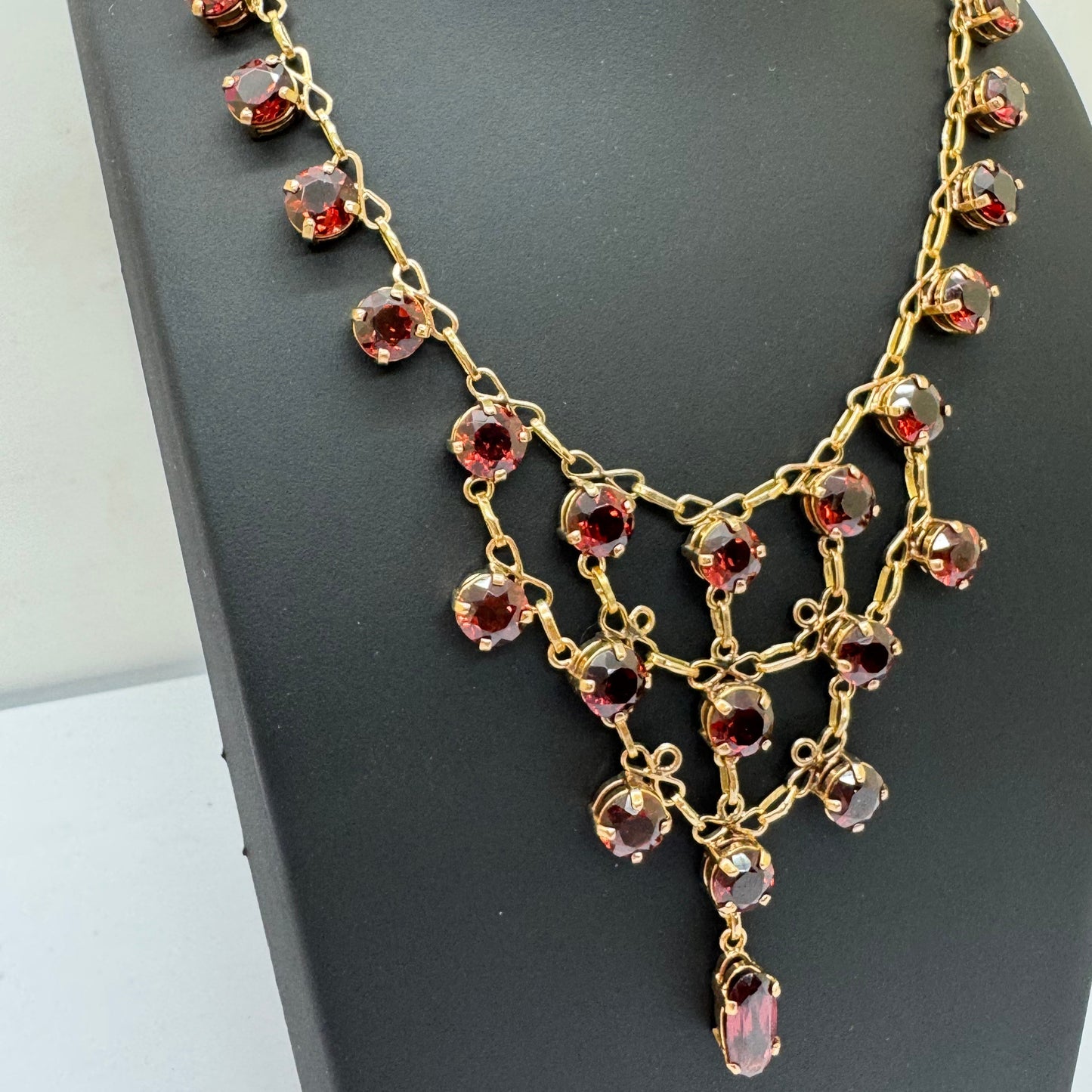 Collier Ras du Cou Or Jaune 18K et Grenats