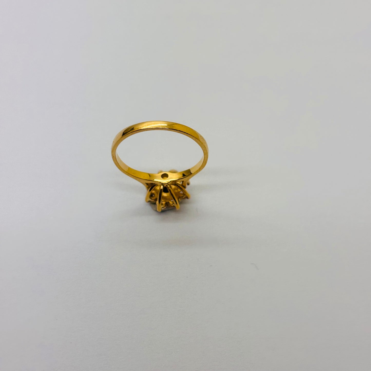 Bague Marguerite en Or Jaune 18 Carats avec Emeraude - 3.39 Grs