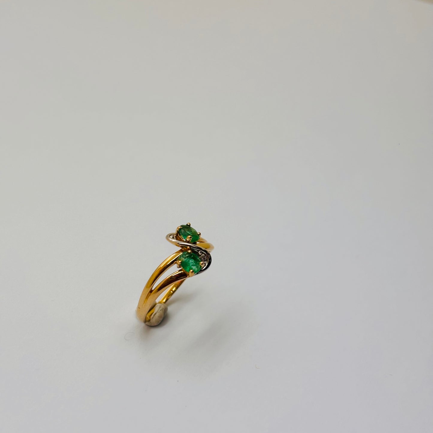 Bague en Or 18K avec 2 Émeraudes – T 53