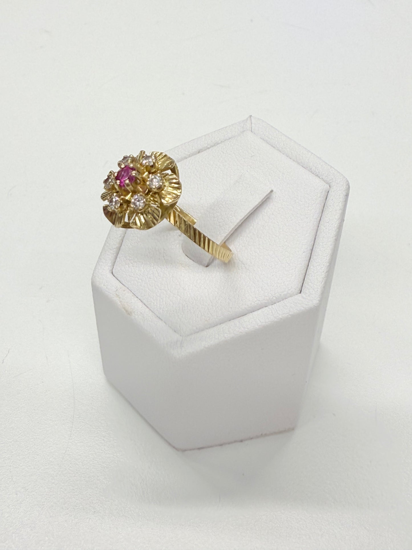 Bague Chou en Or jaune 18k avec rubis et zirconiums