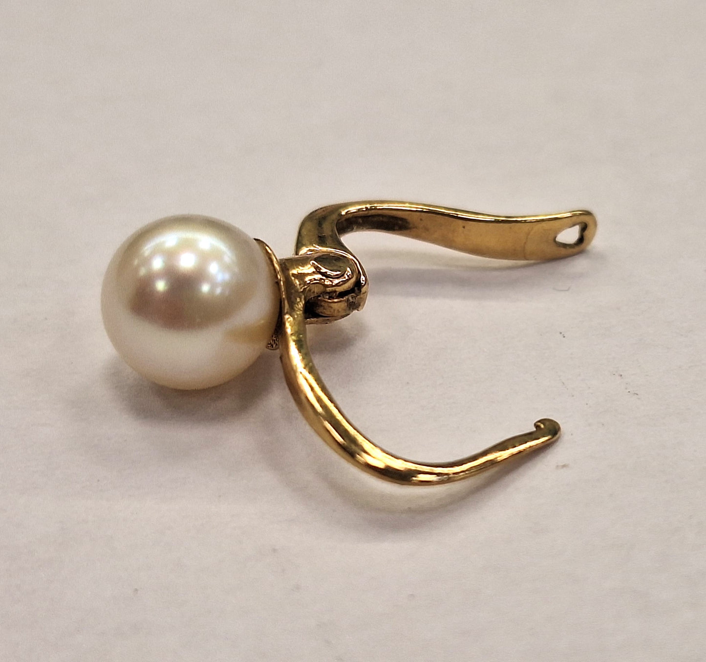 Boucles d'oreilles dormeuses en Or jaune 18Kavec perles