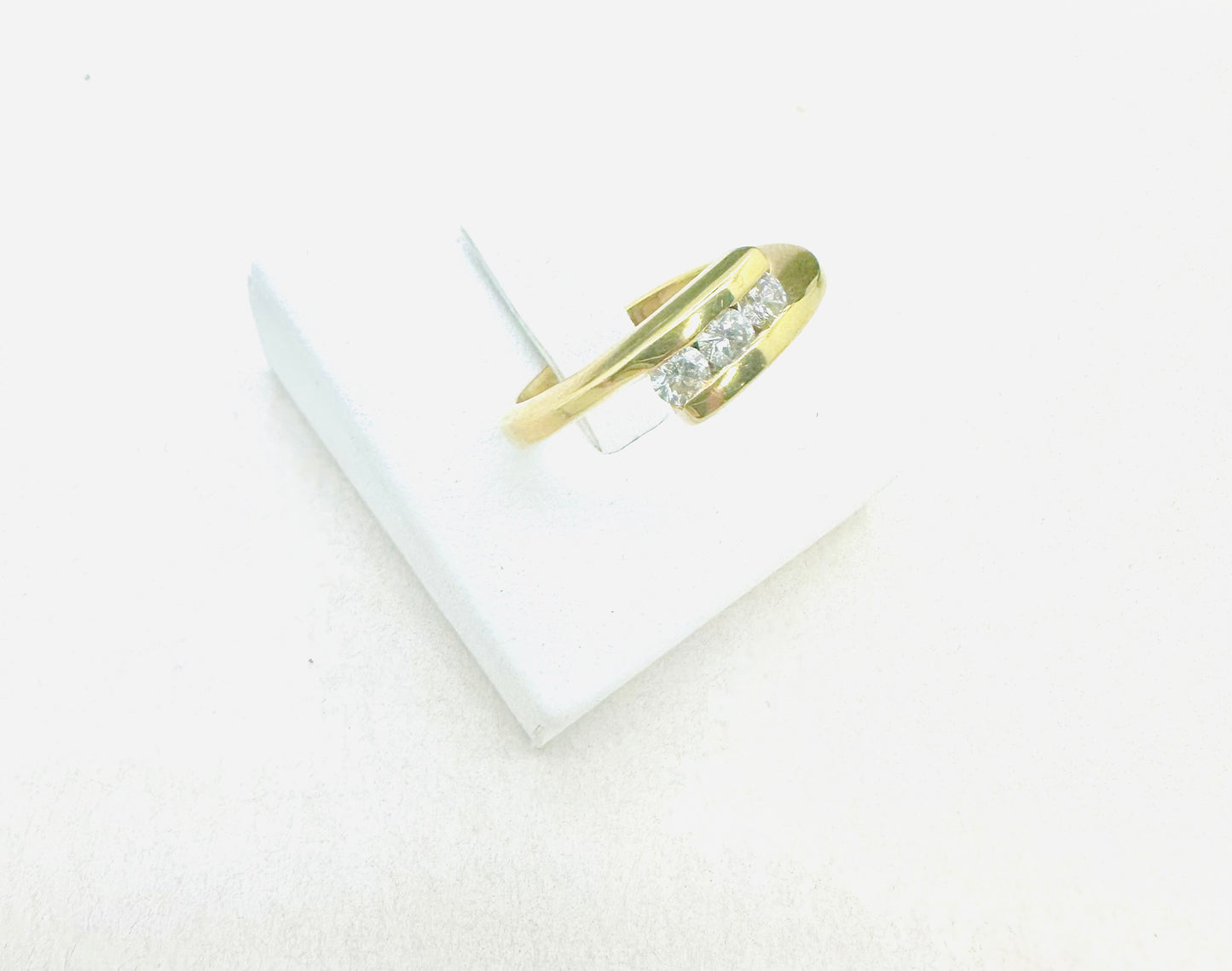 Bague en Or jaune 3 diamants 18K
