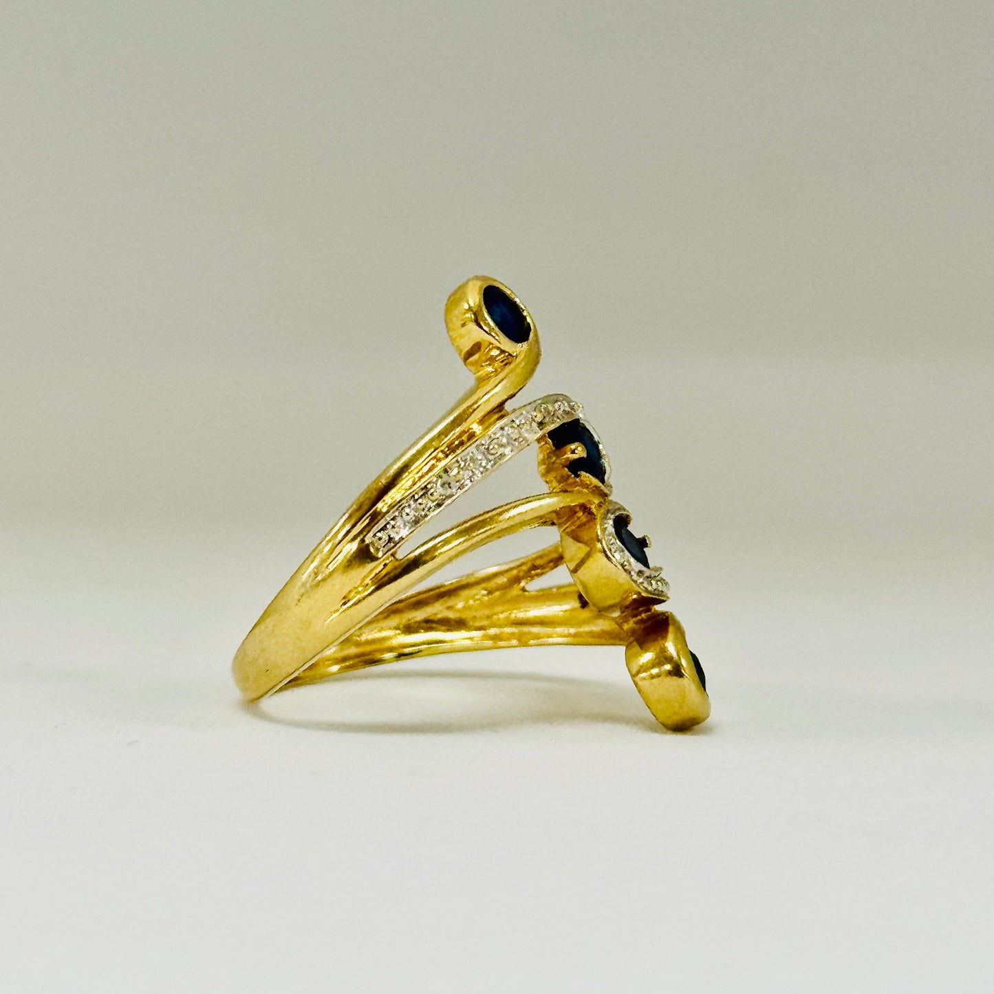 Bague ancienne en or jaune 18 carats avec 3 pierres – Taille 50