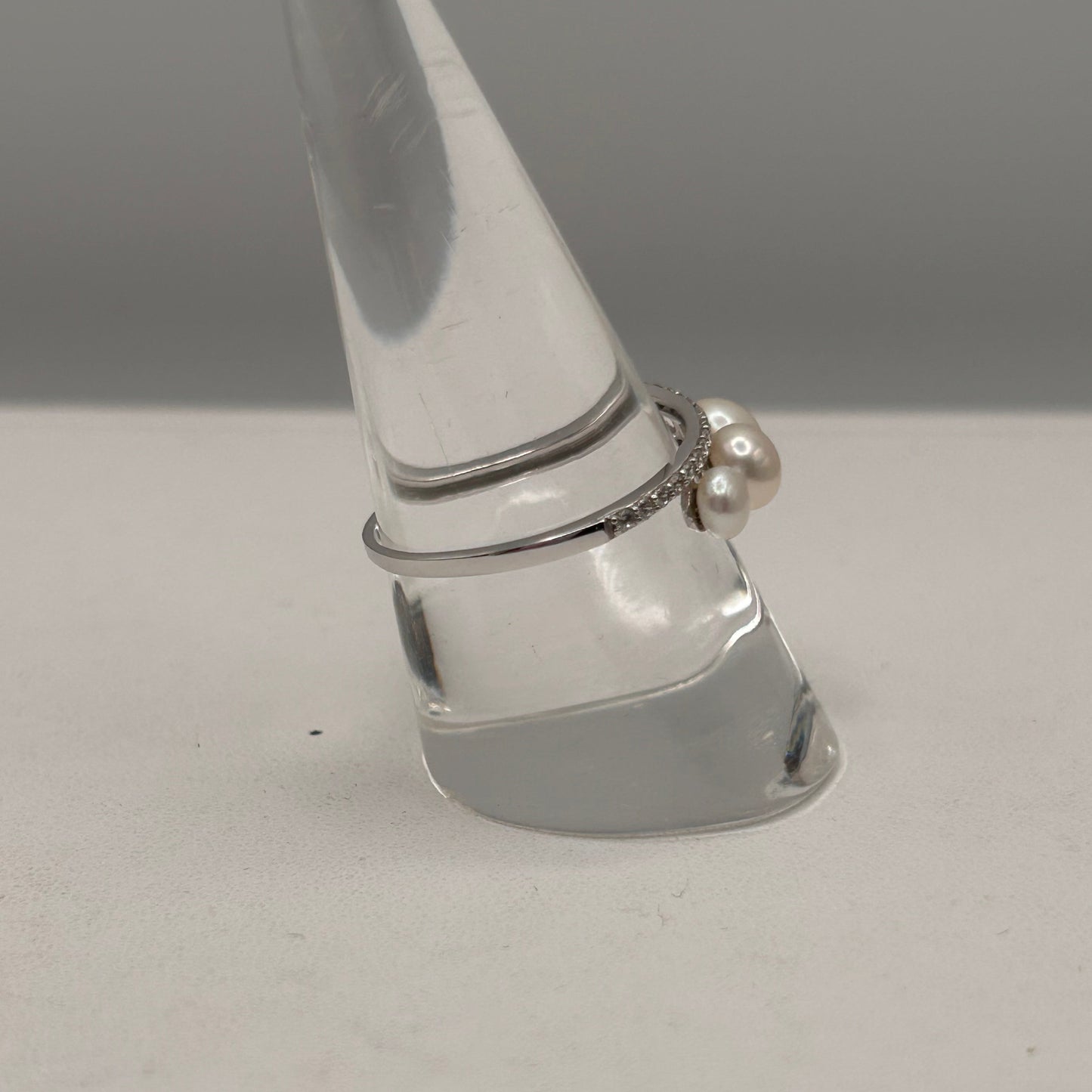 Bague en Or Blanc 18K avec Perles et Zirconiums