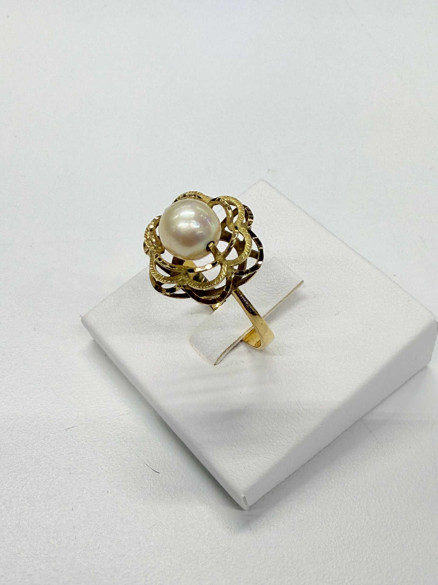 Bague fleur Or Jaune 18k avec perle d'eau douce
