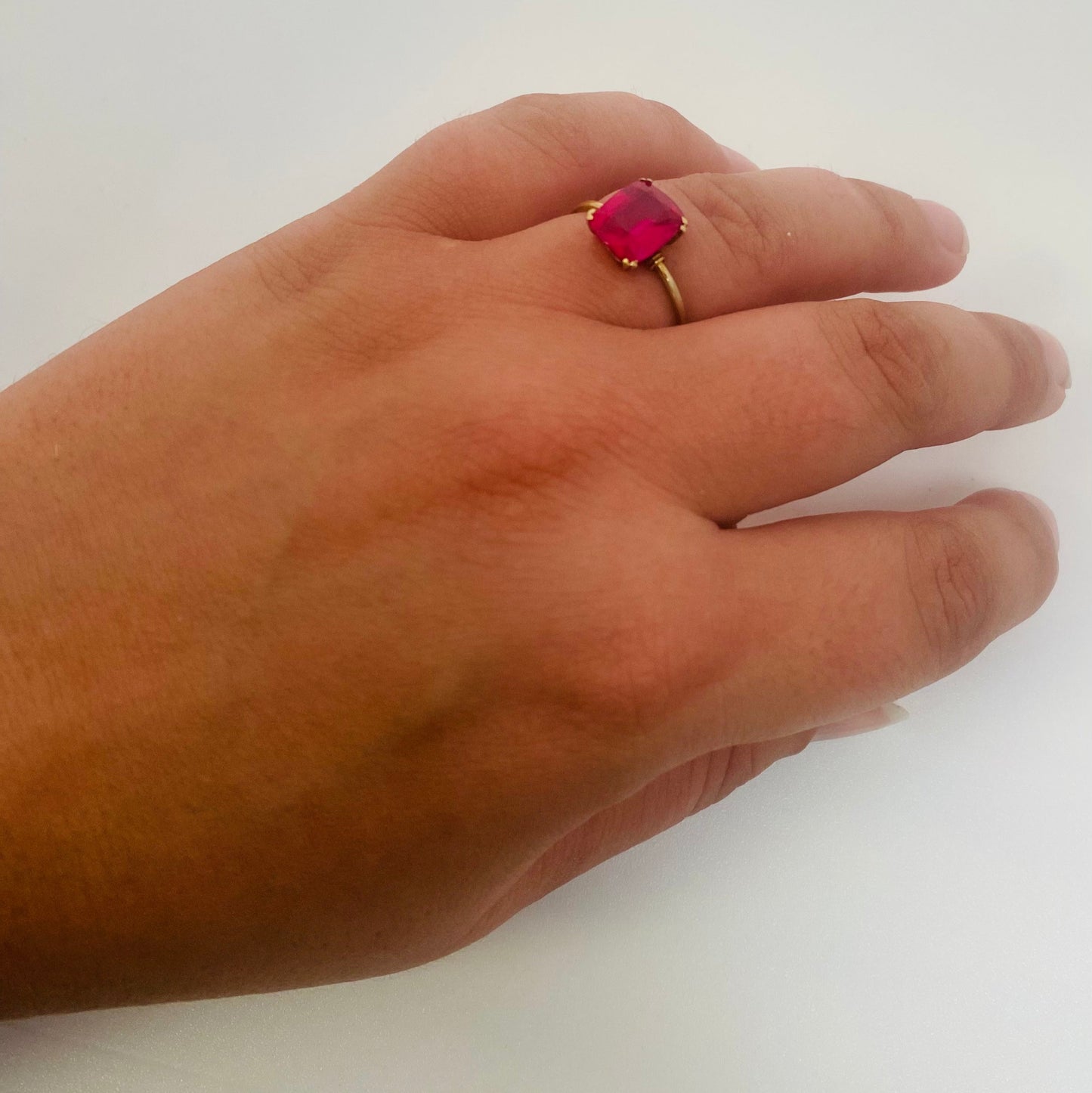 Bague or avec pierre rose