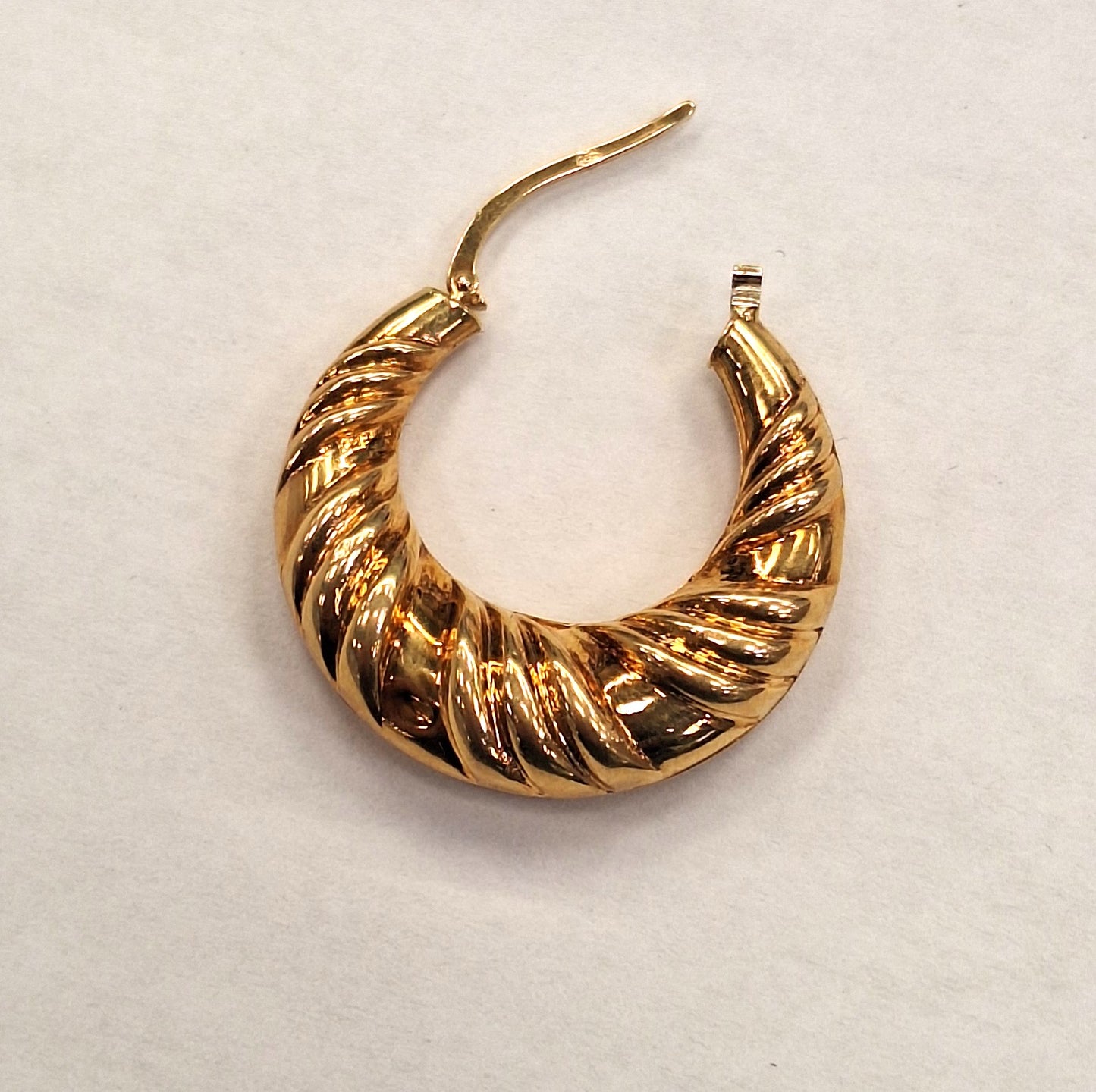 Boucles d'oreilles créoles en or jaune 18K