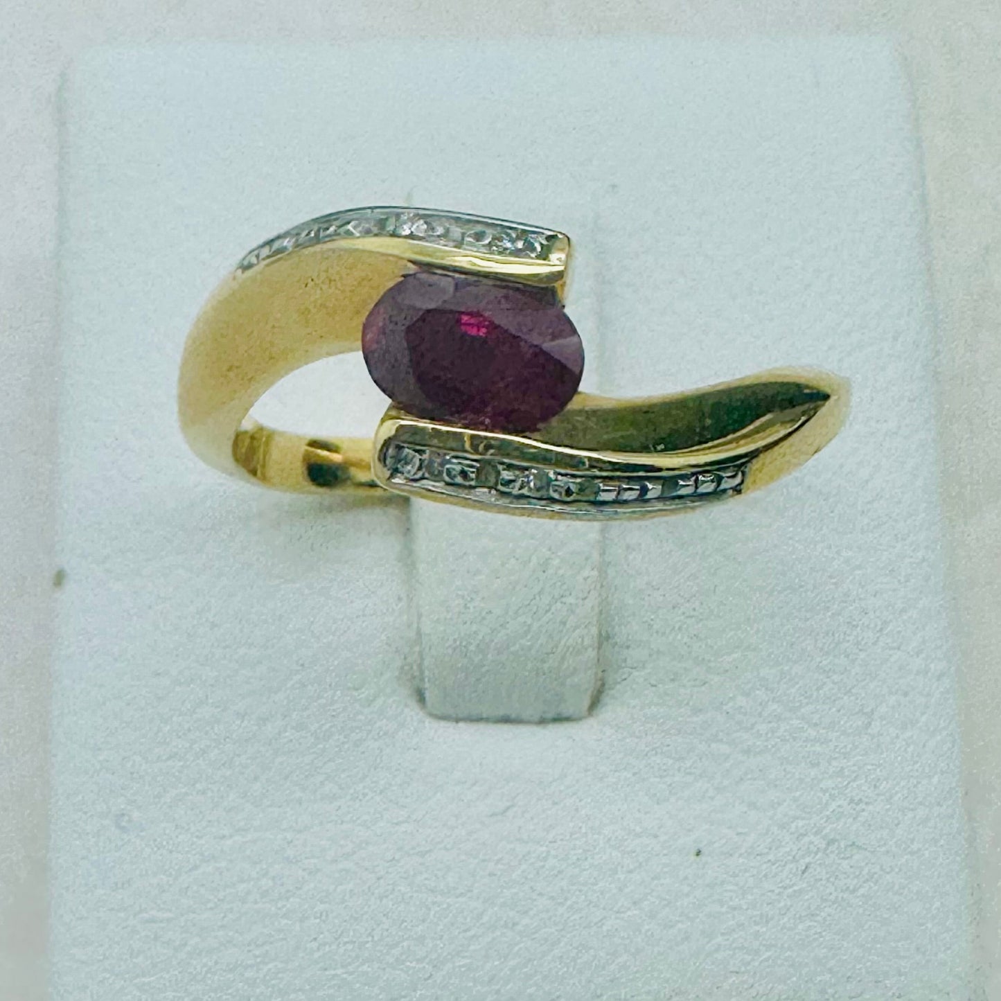 Bague Or Jaune 18K avec Rubis Certifié