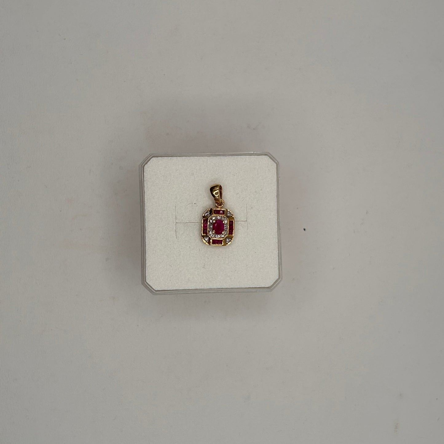 Pendentif Or Jaune 750/1000 avec Rubis et Diamants