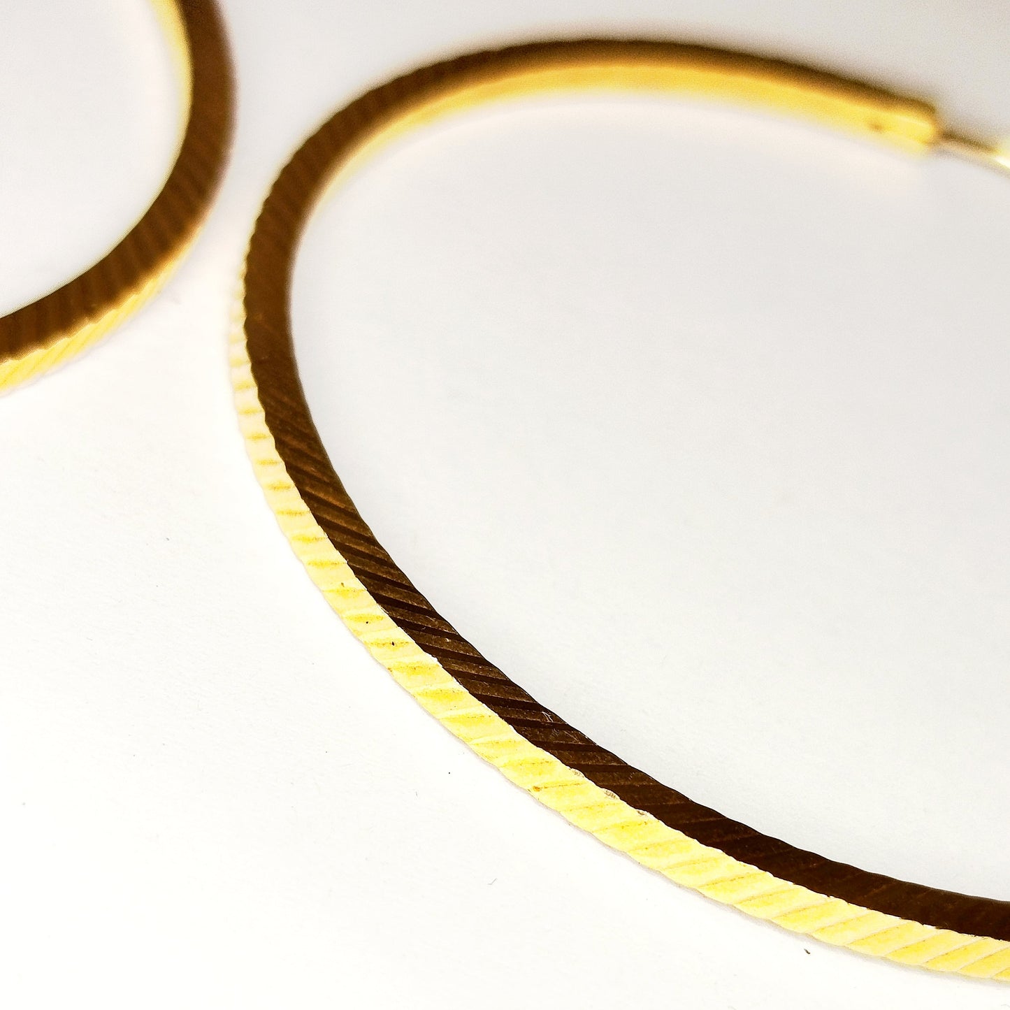 Boucles d'oreilles créoles en or jaune 18K 7.29 Grs