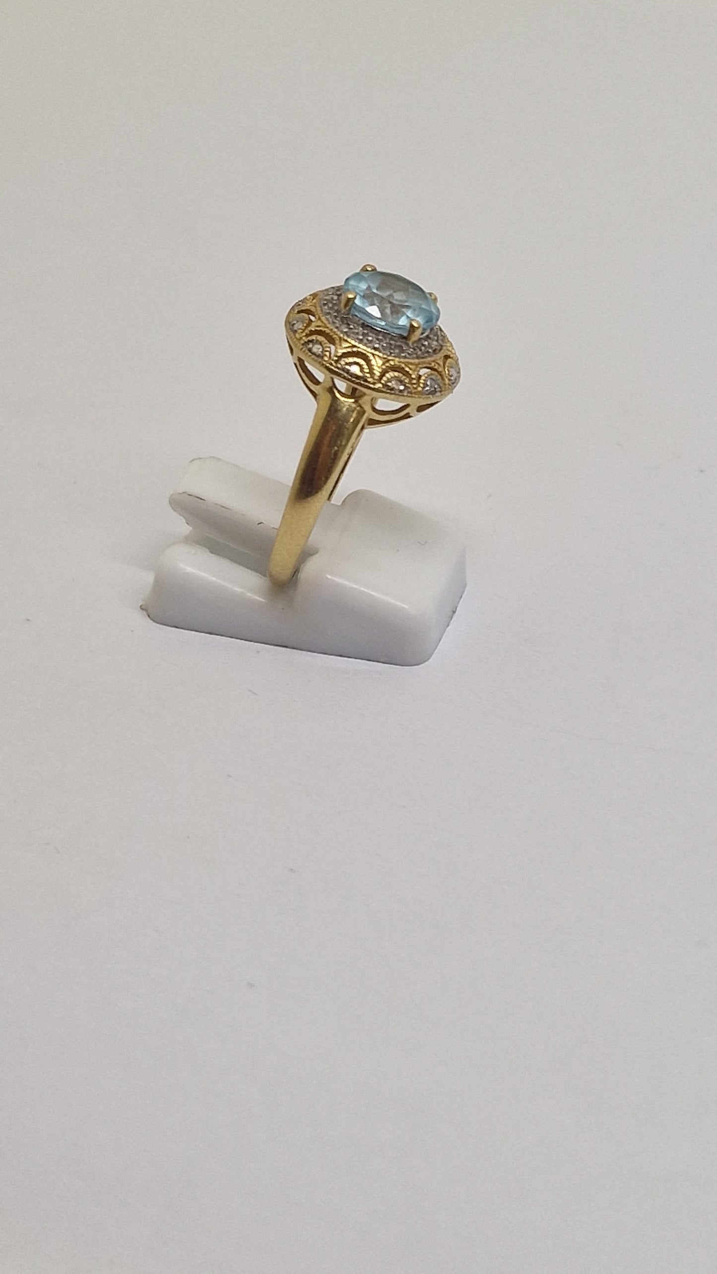 Bague en Or jaune 18K avec Aigue Marine