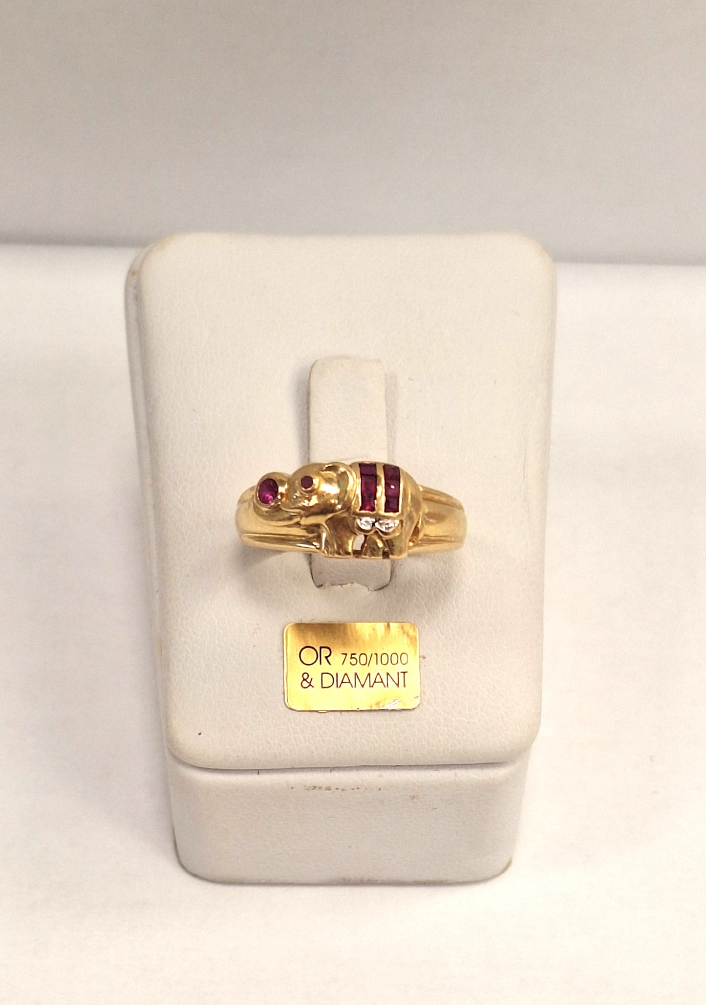 Bague en Or jaune 18K avec éléphant et pierres précieuses
