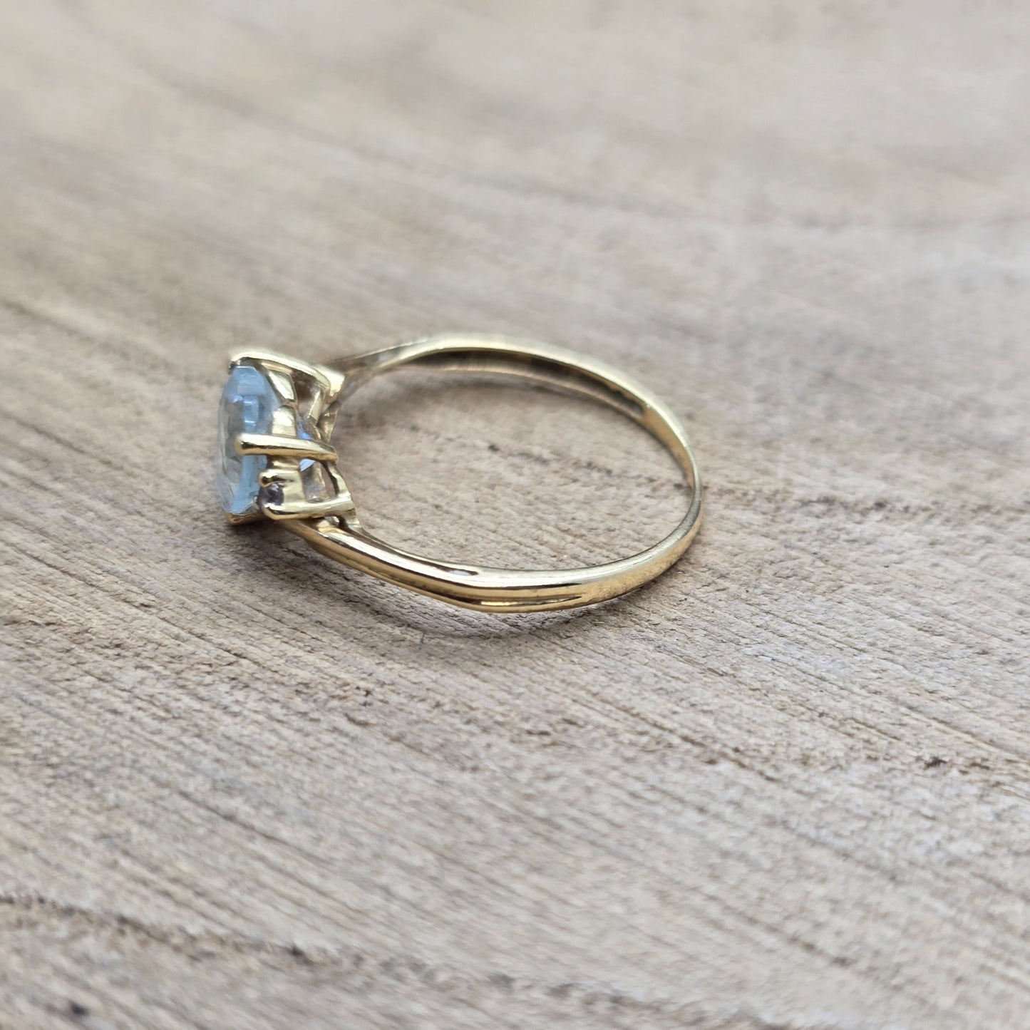 Bague Solitaire Or Jaune 18 Carats avec pierre bleue - T 48