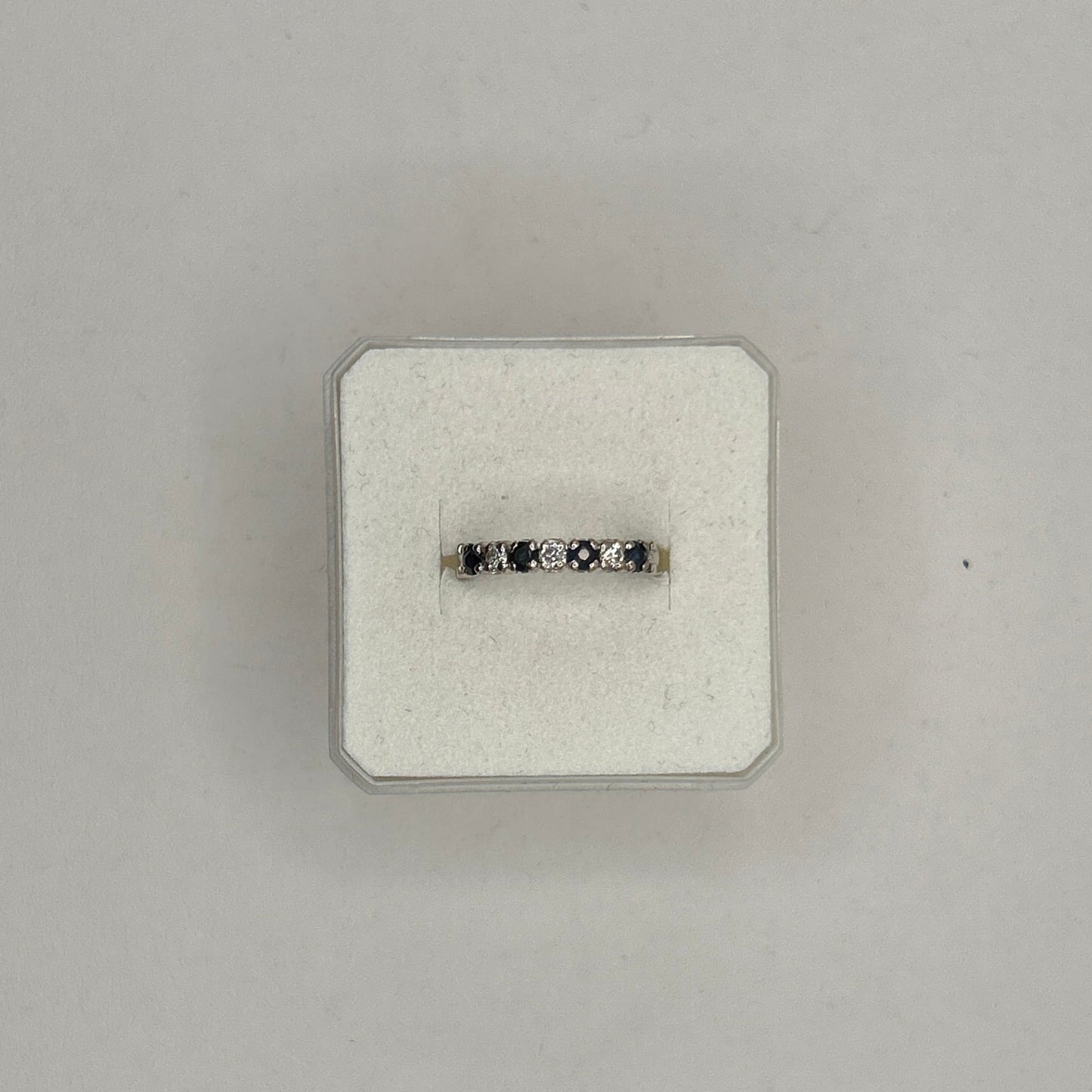 Alliance en Or Blanc 18K avec Diamants et Saphirs