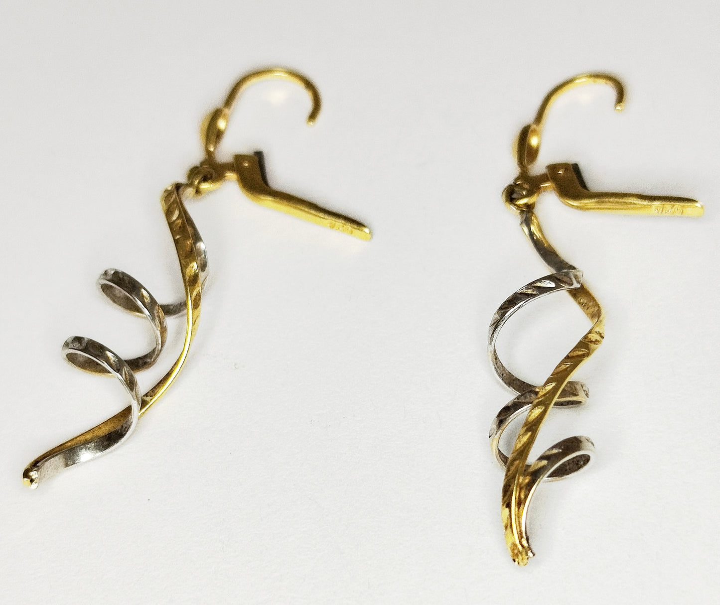 Boucles d'oreilles dormeuses en or jaune 18K 3.54 Grs