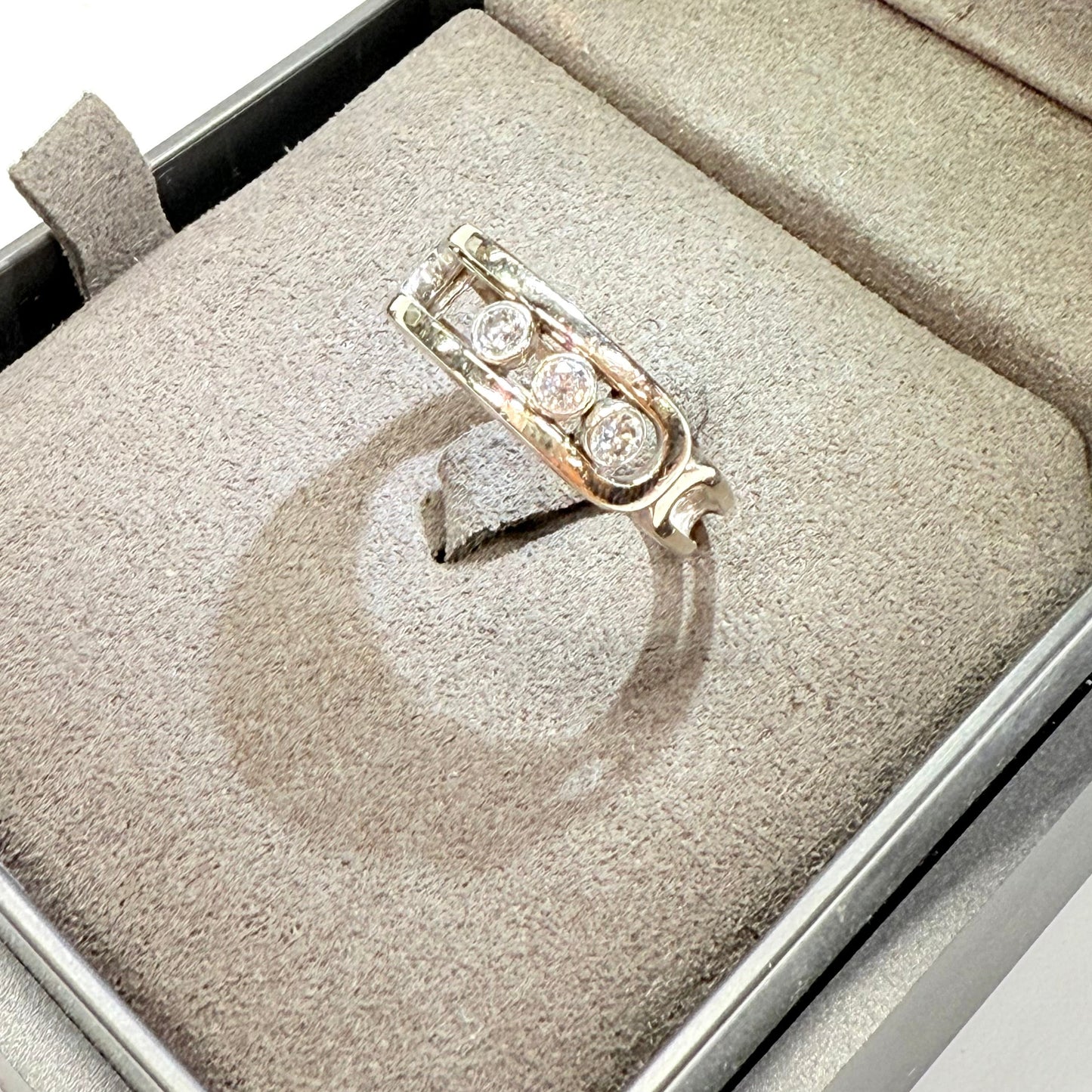 Bague Signée Or Blanc 18K avec Diamants MESSIKA 4.04 Grs - Taille 52