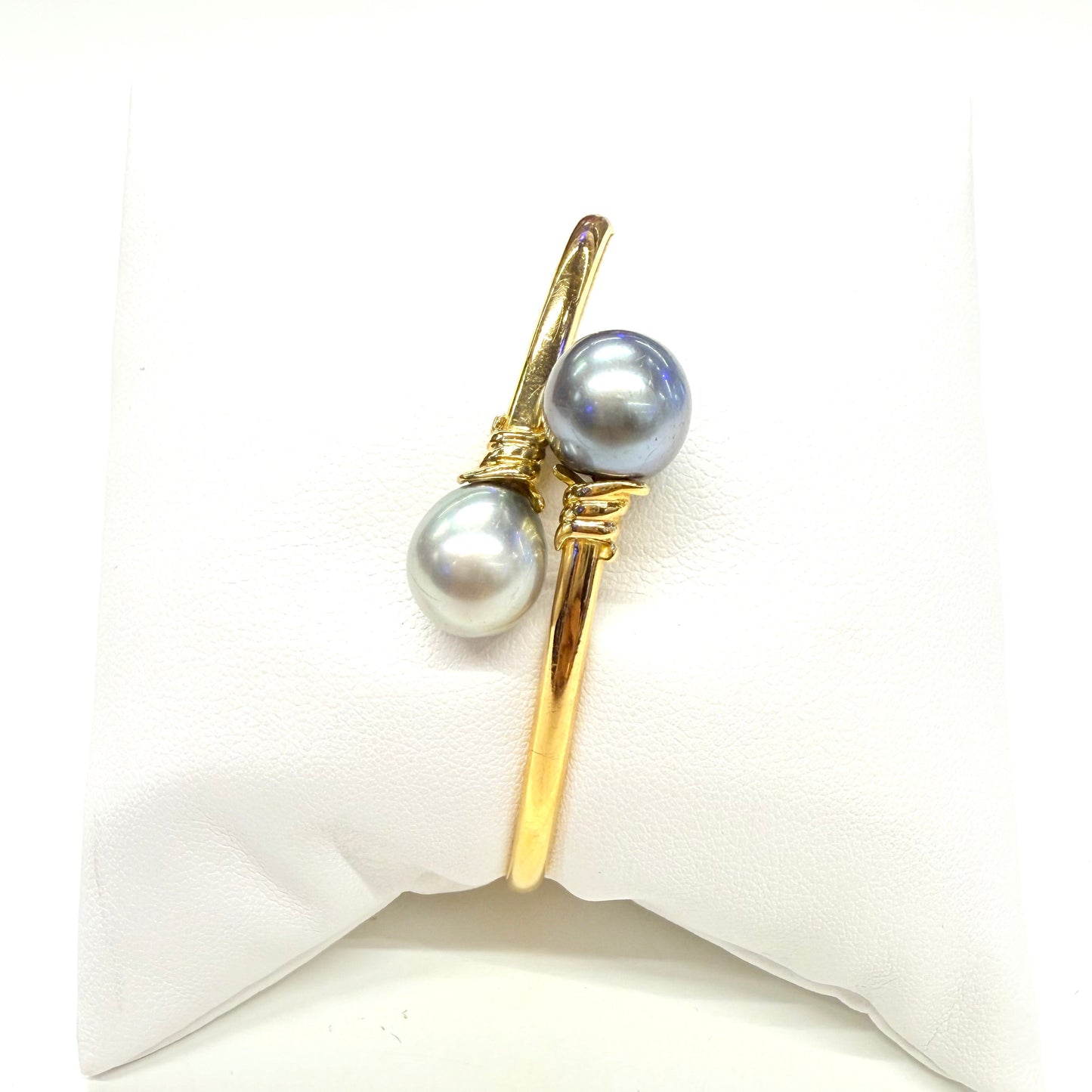 Bracelet jonc en or jaune 18K et perles de Tahiti - 9.20 Grs