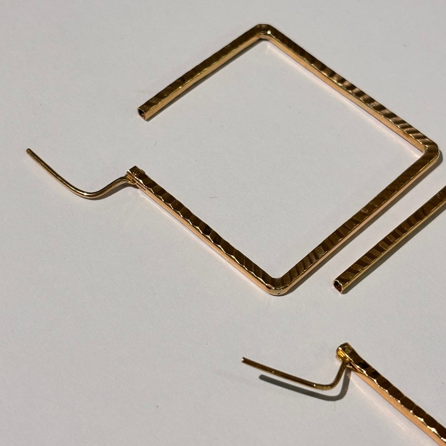 Boucles d’oreilles carrées en Or Jaune 18K – Fermoir Dormeuse