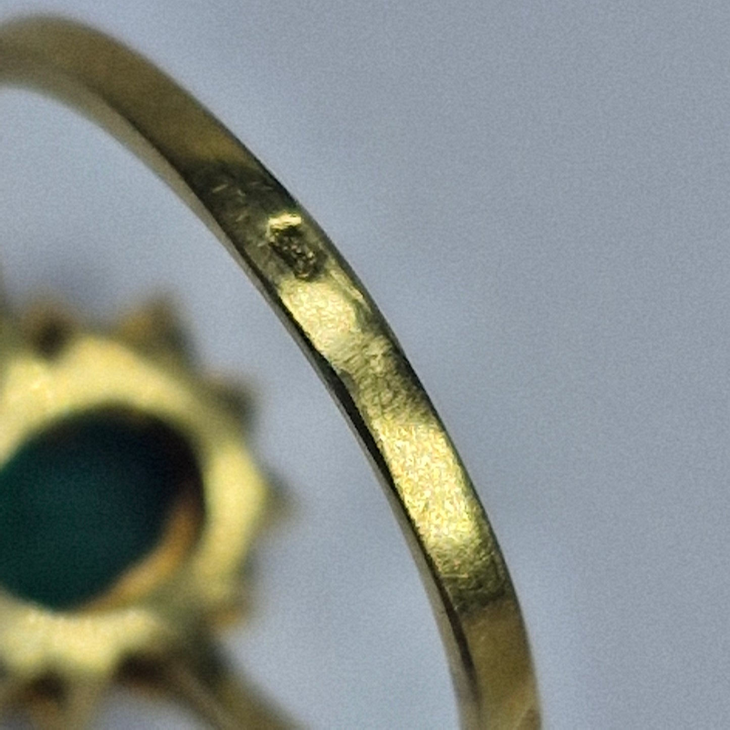 Bague Marguerite avec pierre verte et diamants 0,01 ct