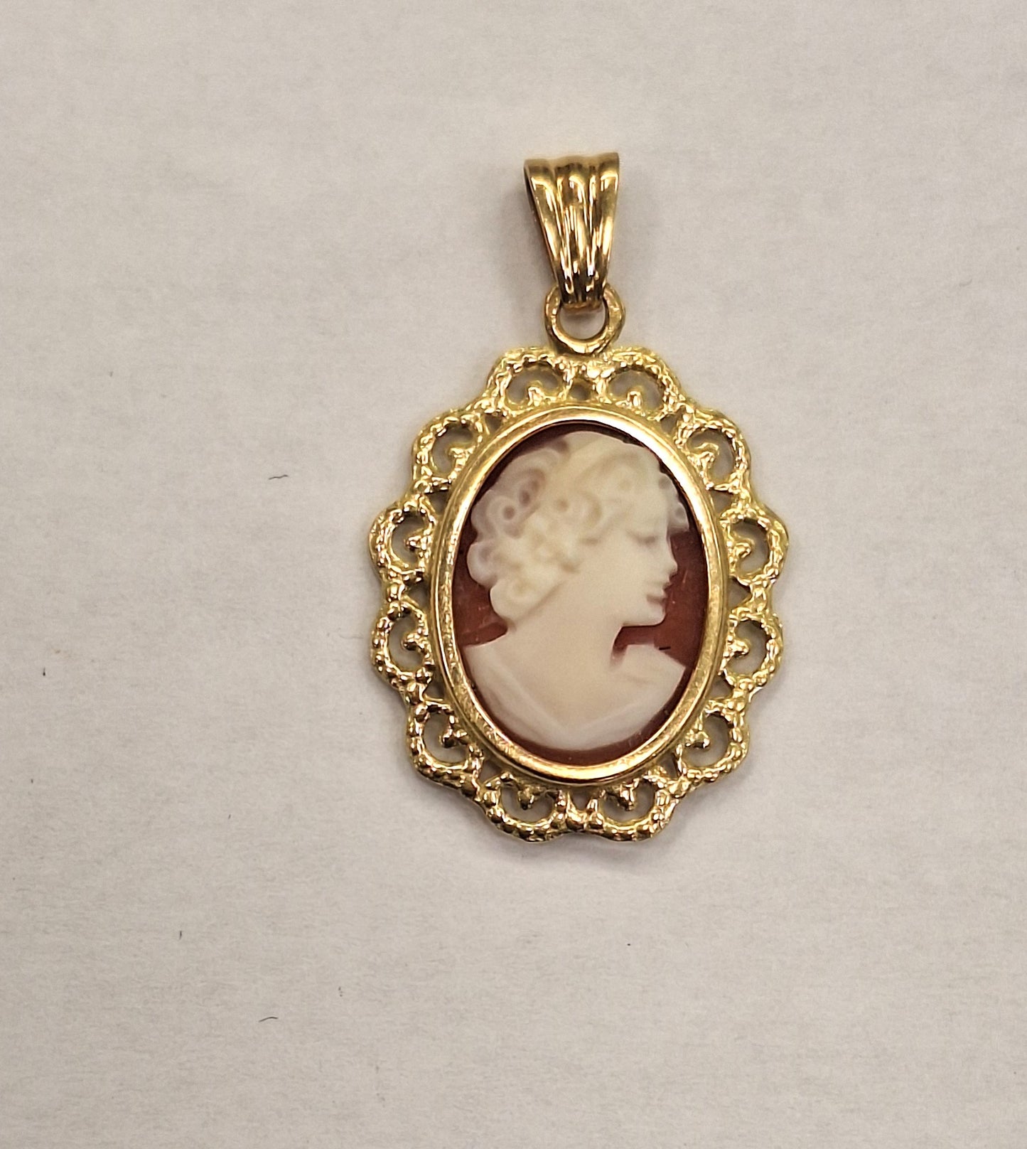 Pendentif camée Médaille Or Jaune 18K