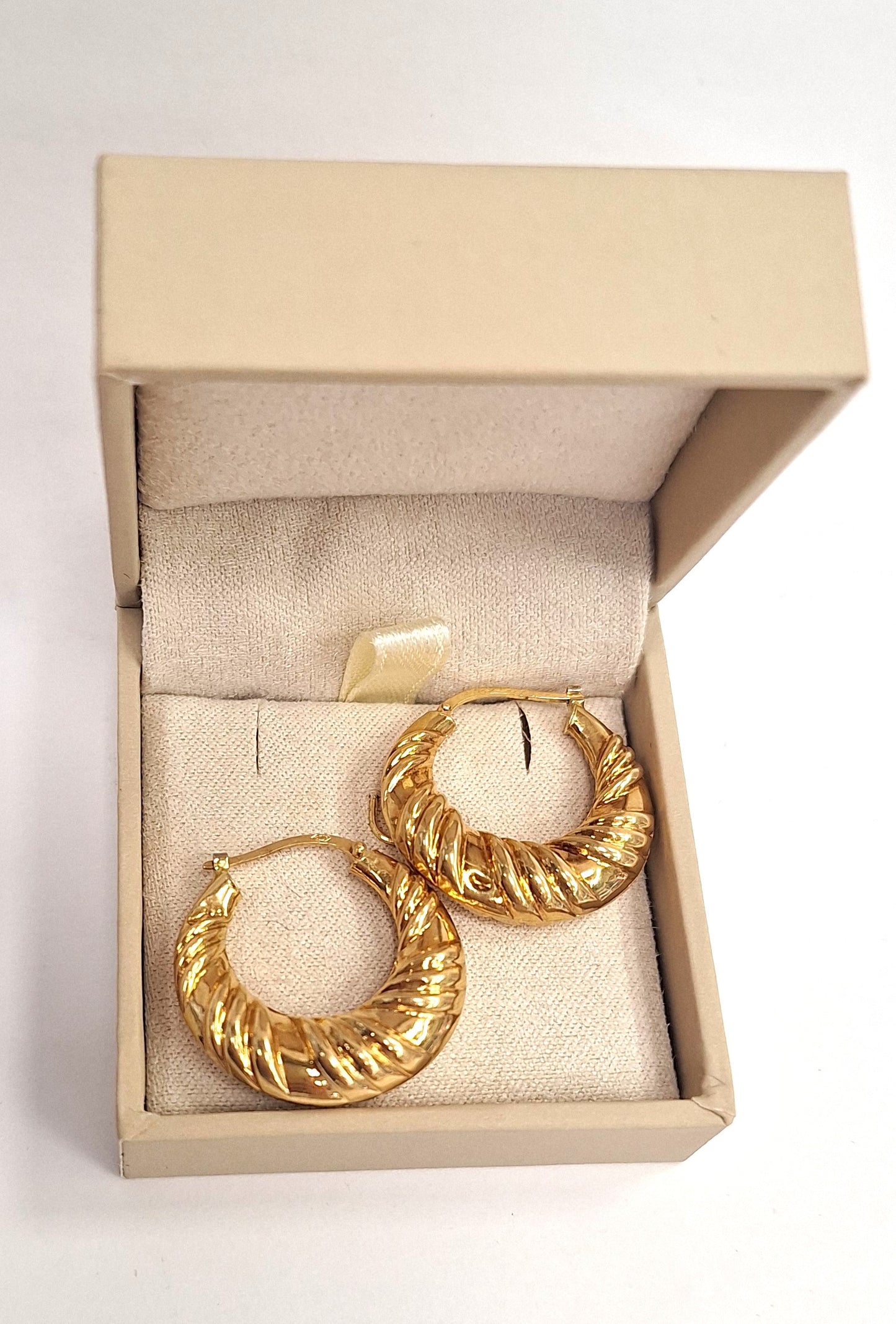 Boucles d'oreilles créoles en or jaune 18K