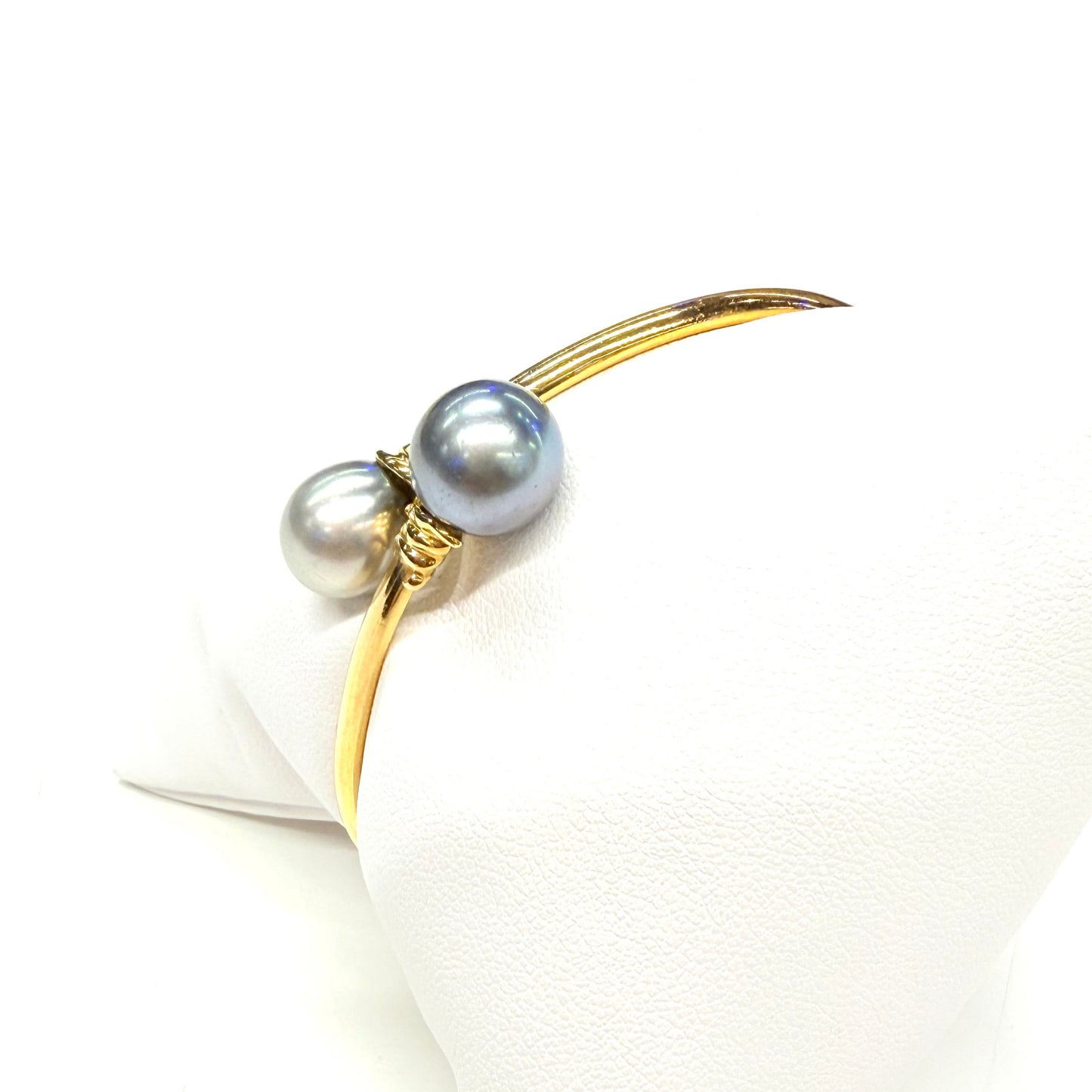 Bracelet jonc en or jaune 18K et perles de Tahiti - 9.20 Grs