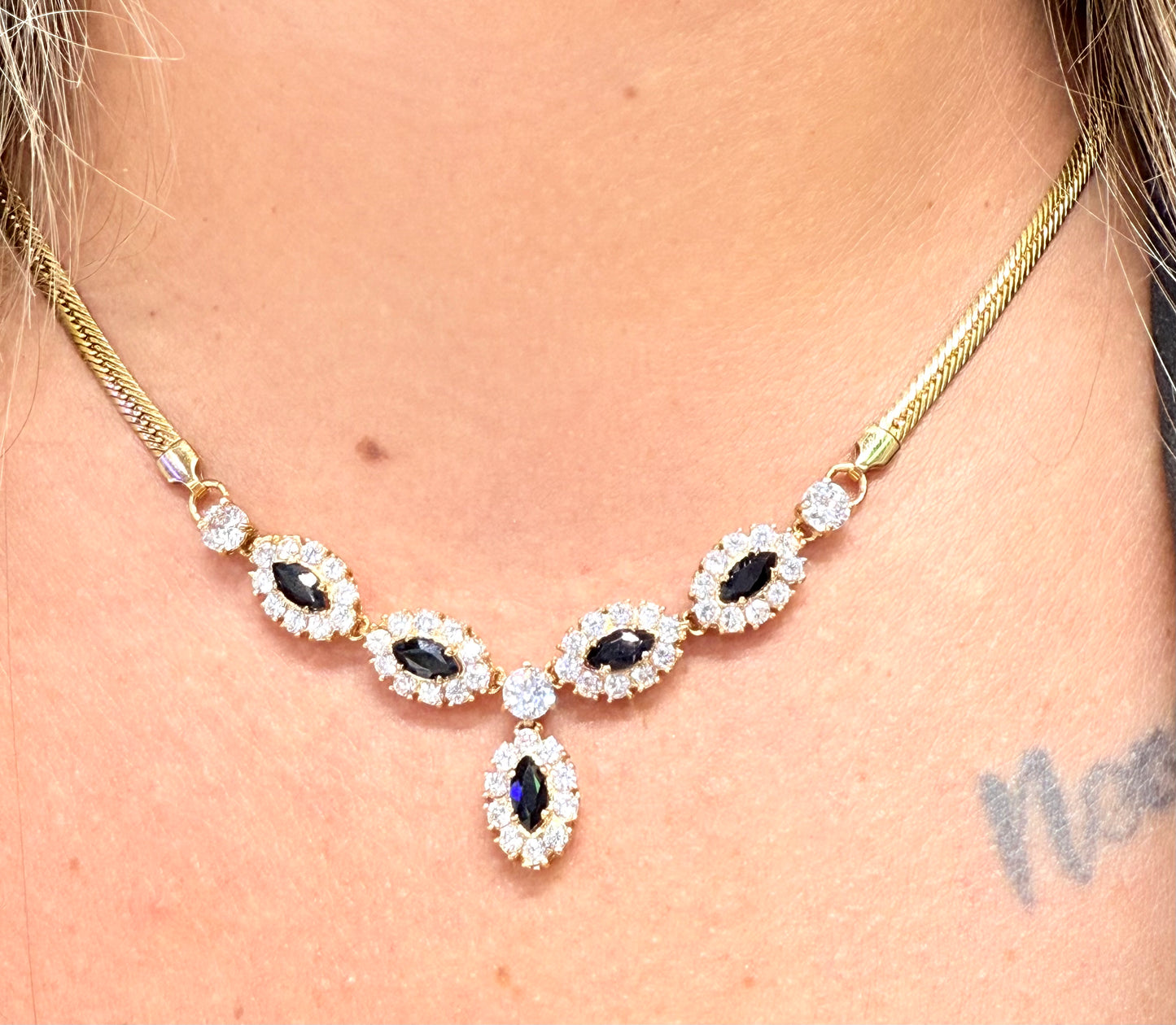 Parure 18K Collier, Bracelet et Boucles d'oreille Saphirs et Zirconiums