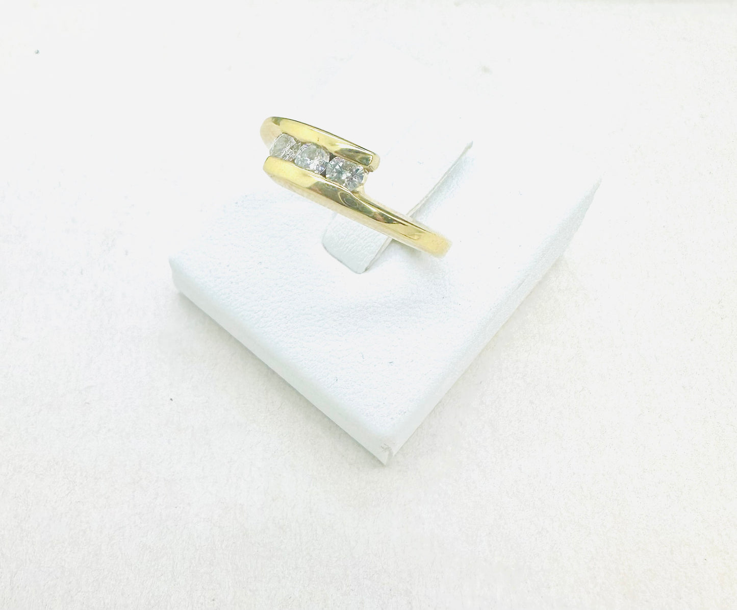 Bague en Or jaune 3 diamants 18K