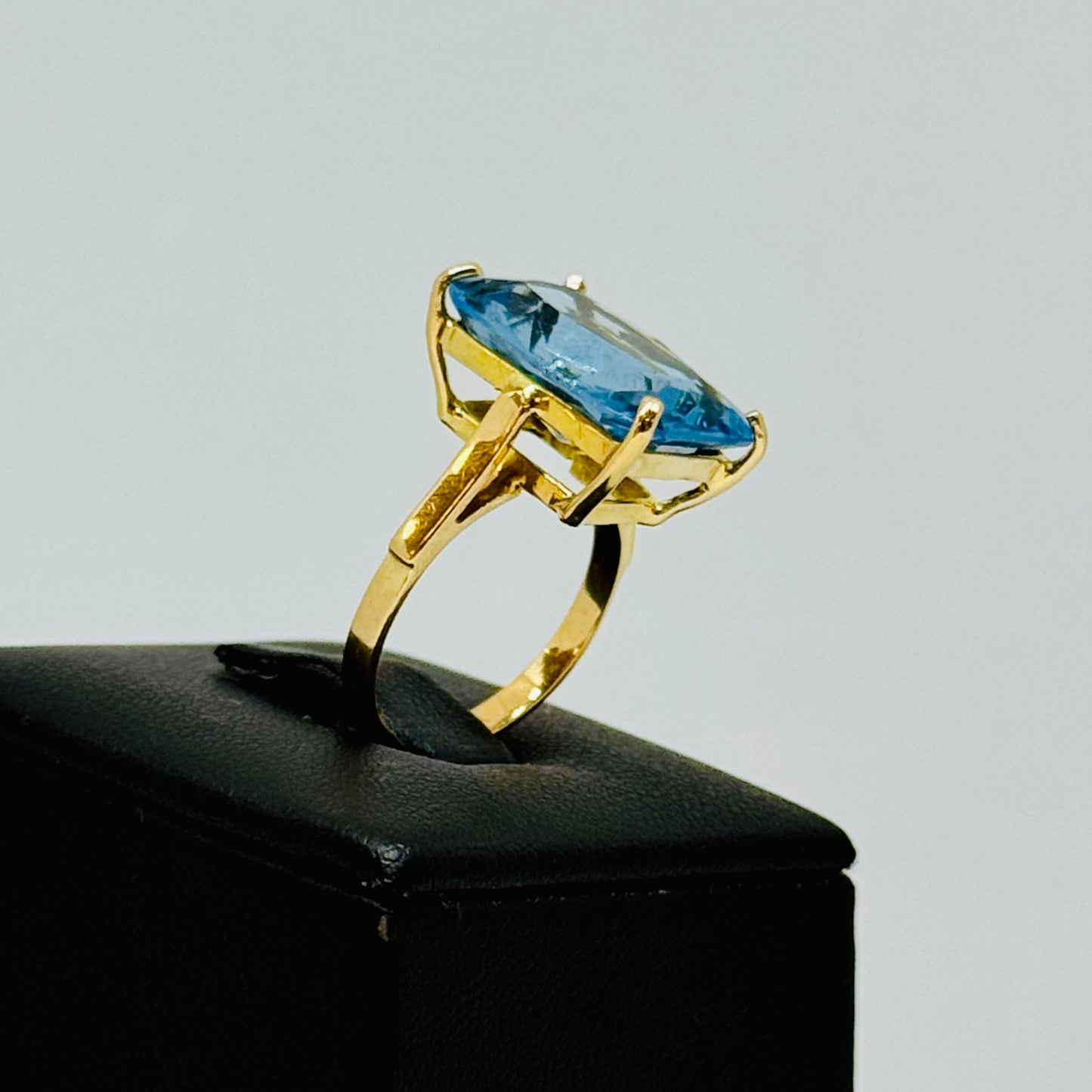 Bague Cocktail Or Jaune 18K avec Oxyde de Zirconium