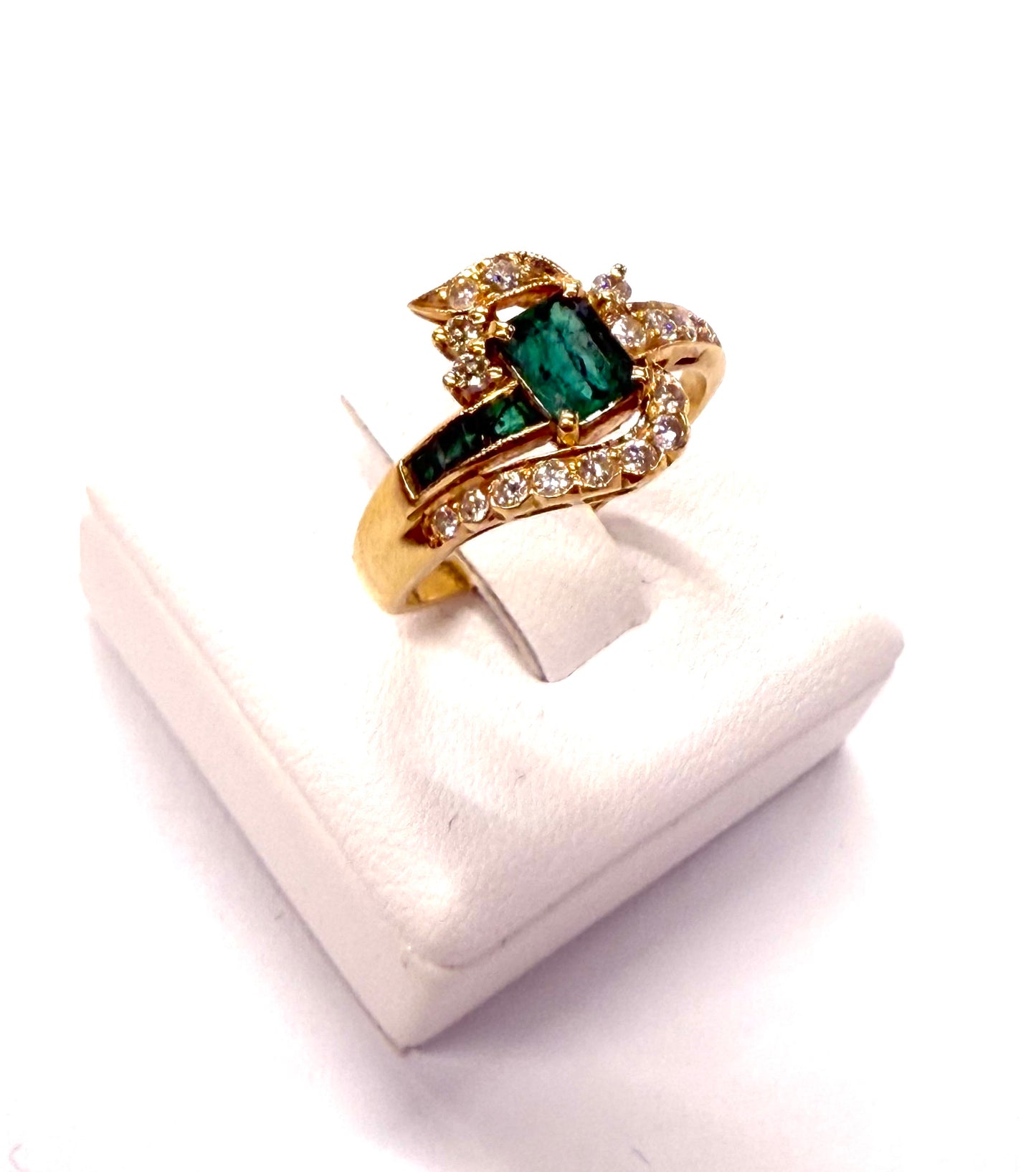 Bague en Or Jaune 18k avec Émeraude et Diamants