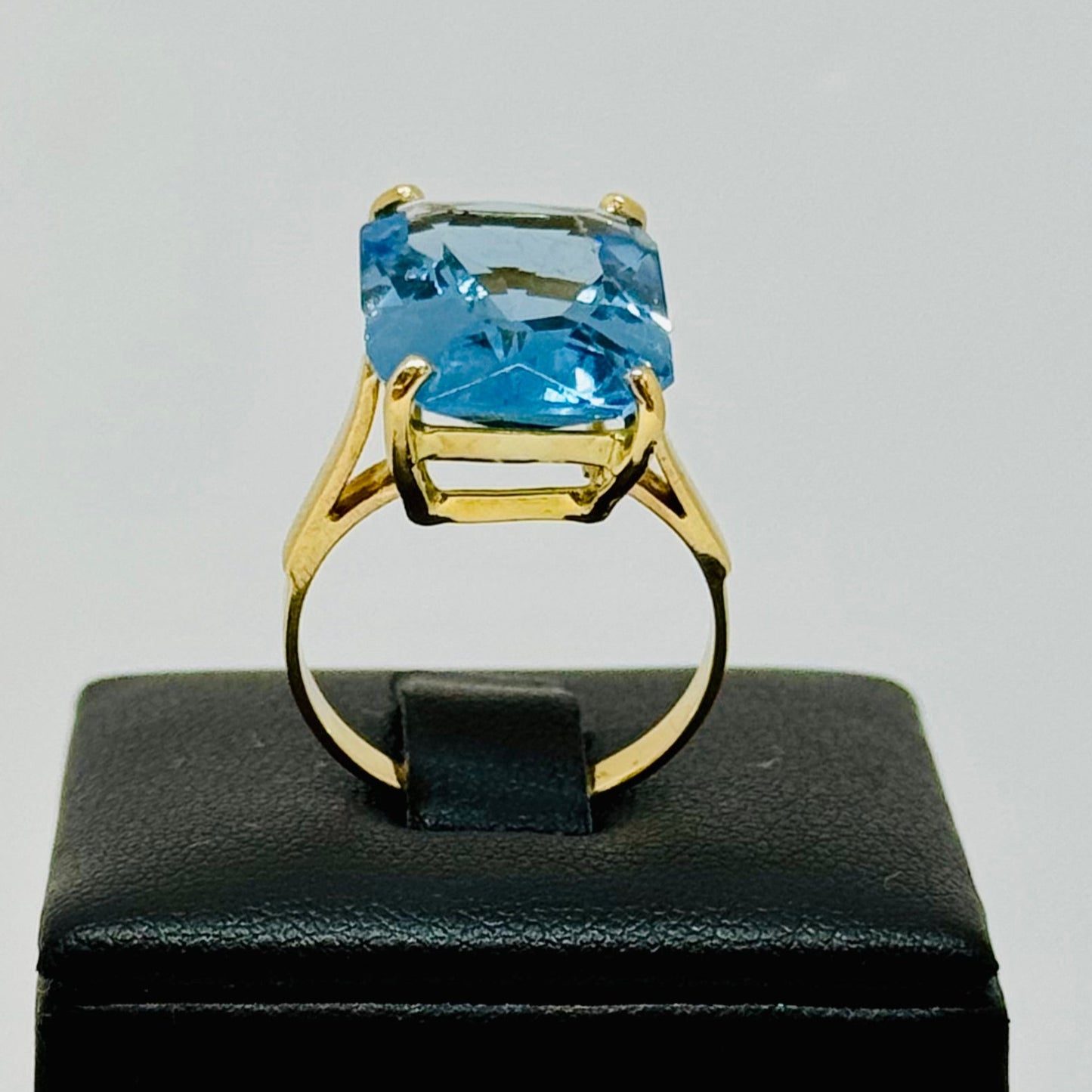 Bague Cocktail Or Jaune 18K avec Oxyde de Zirconium